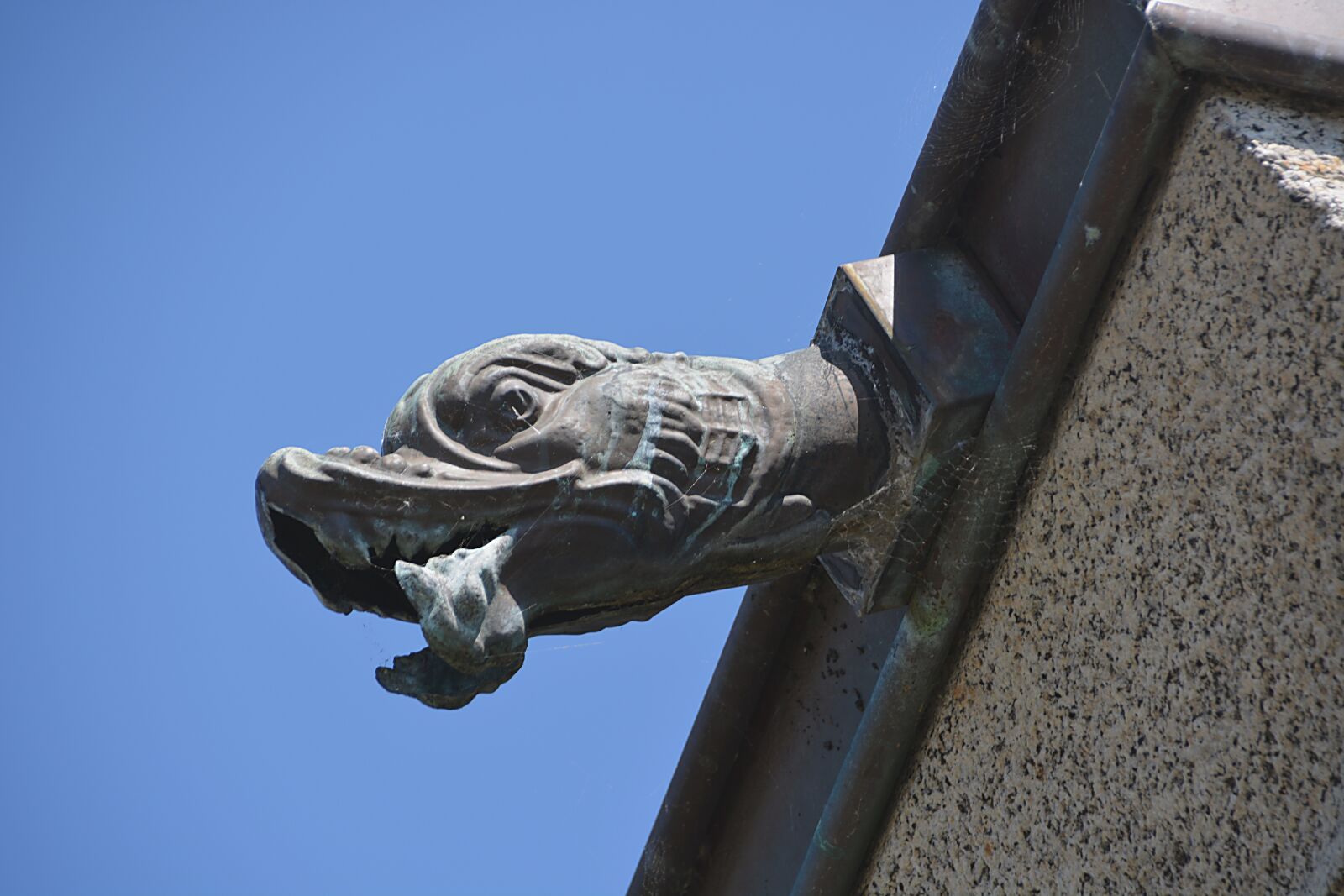 Nikon D5200 sample photo. Gutter, water, roof photography