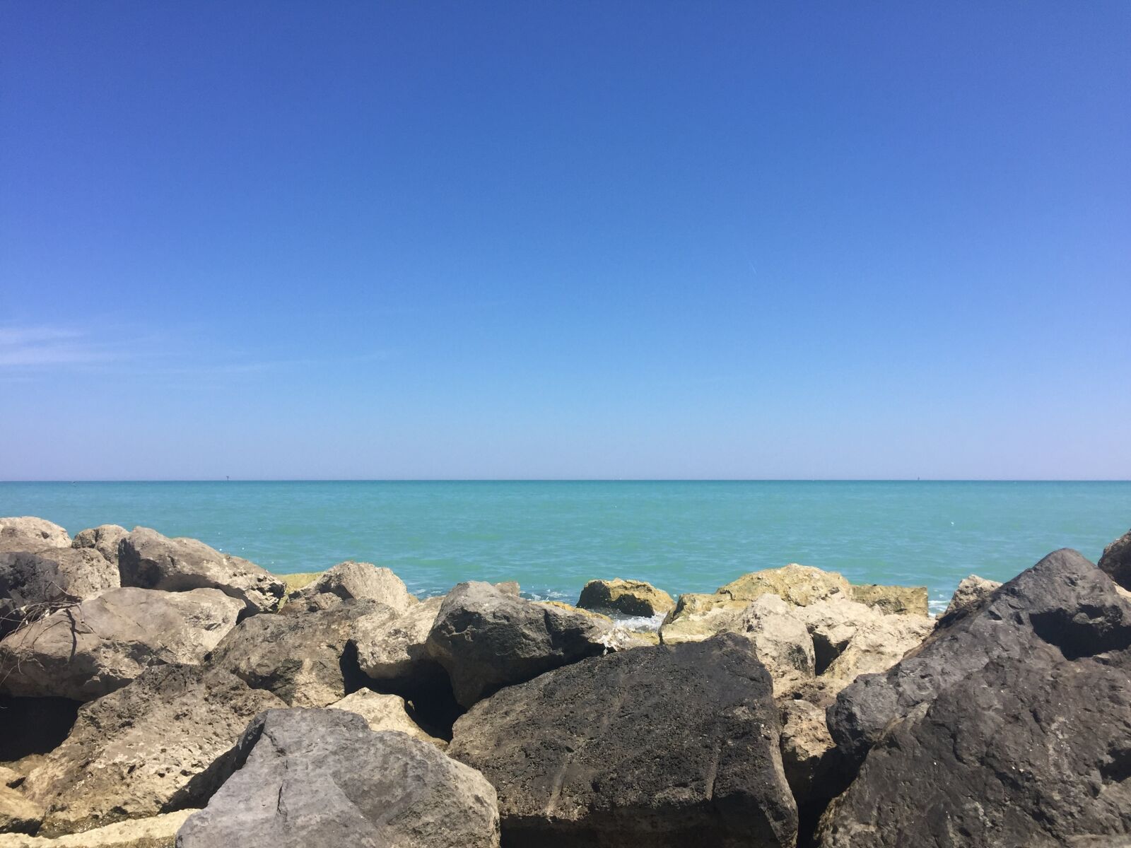Apple iPhone 6 sample photo. Sea, rocks, cliff photography