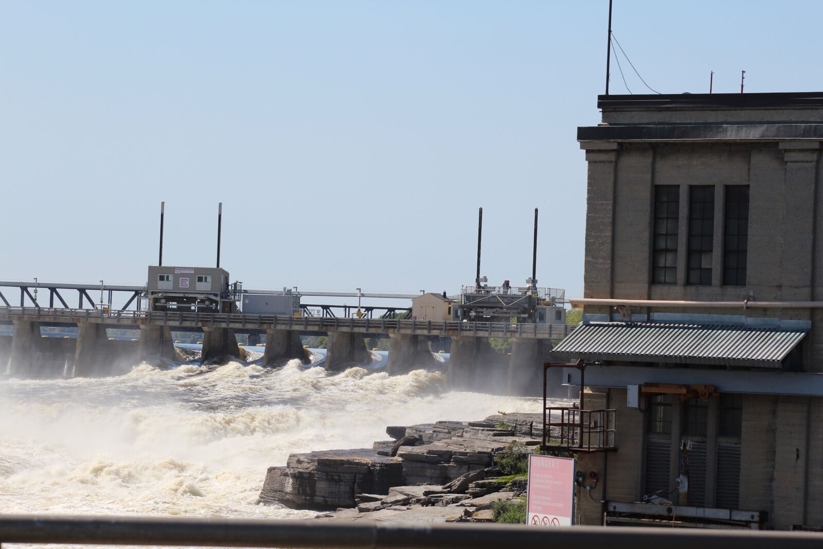 Canon EOS 1300D (EOS Rebel T6 / EOS Kiss X80) sample photo. River, dam, energy photography