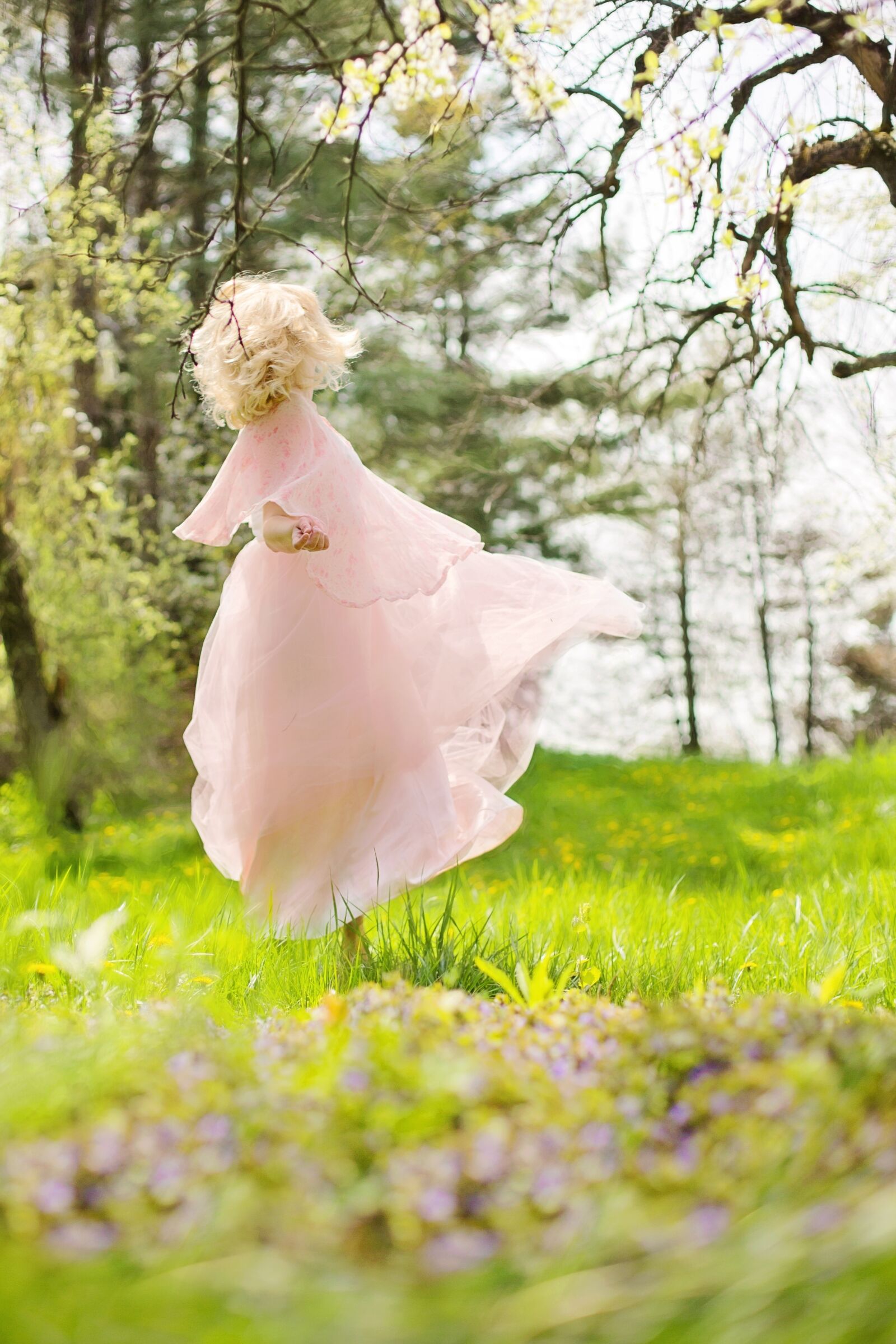 Canon EF 50mm F1.4 USM sample photo. Lovely woman, twirling, dancing photography