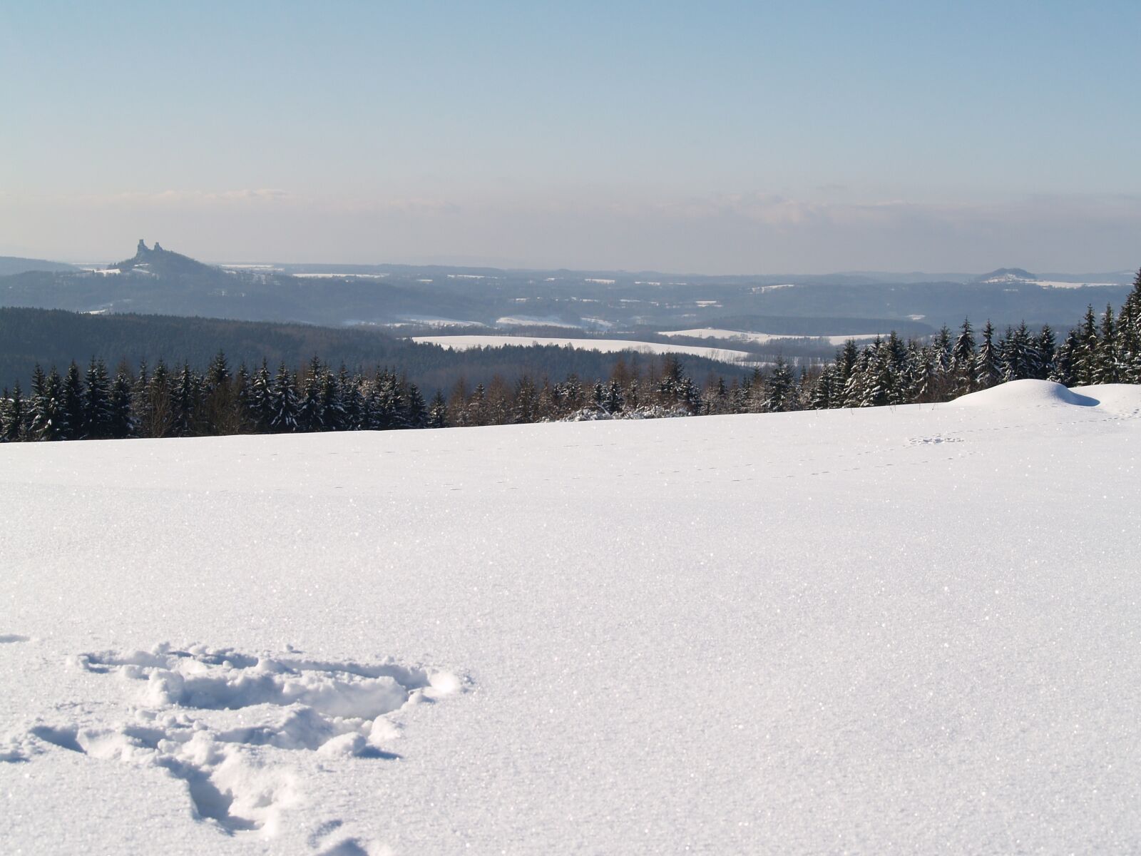 Olympus E-500 (EVOLT E-500) sample photo. Winter, snow, white photography