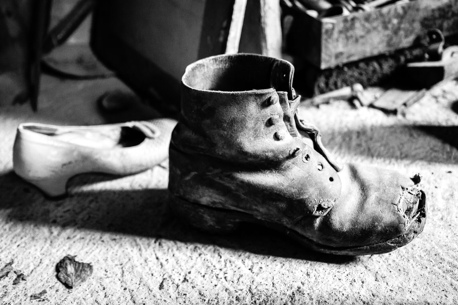 Canon EOS 7D sample photo. Old shoes, old, shoes photography