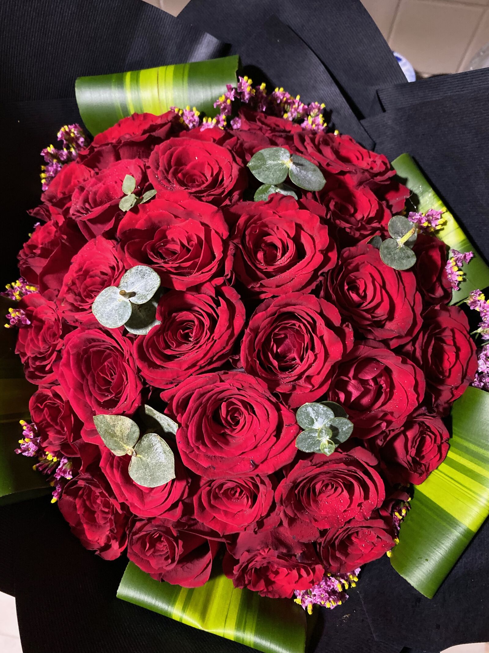 Apple iPhone 11 sample photo. Bouquet, roses, 31 rose photography