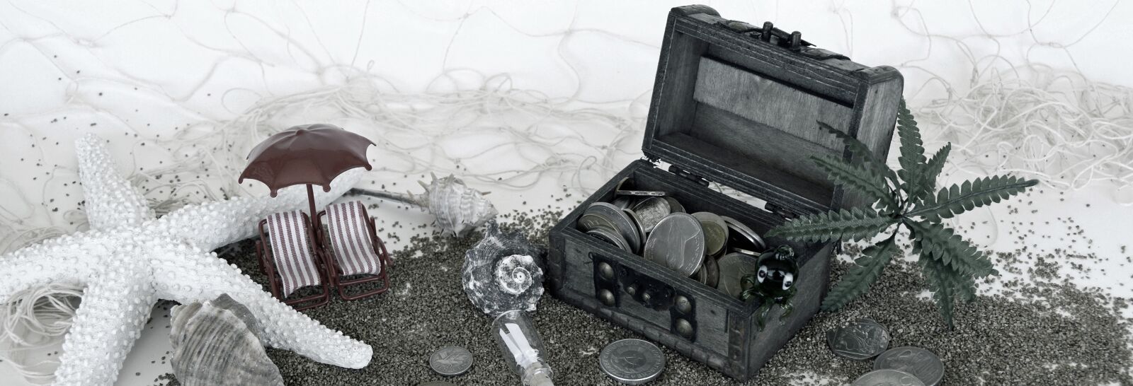Nikon D7100 sample photo. Treasure chest, sand, sun photography