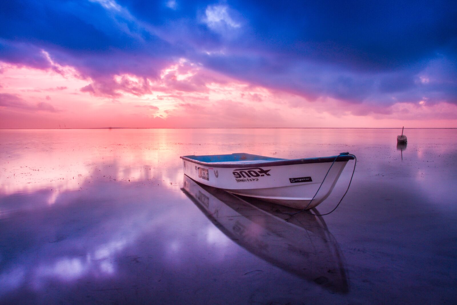 Canon EOS 7D sample photo. Beach, boat, dawn photography