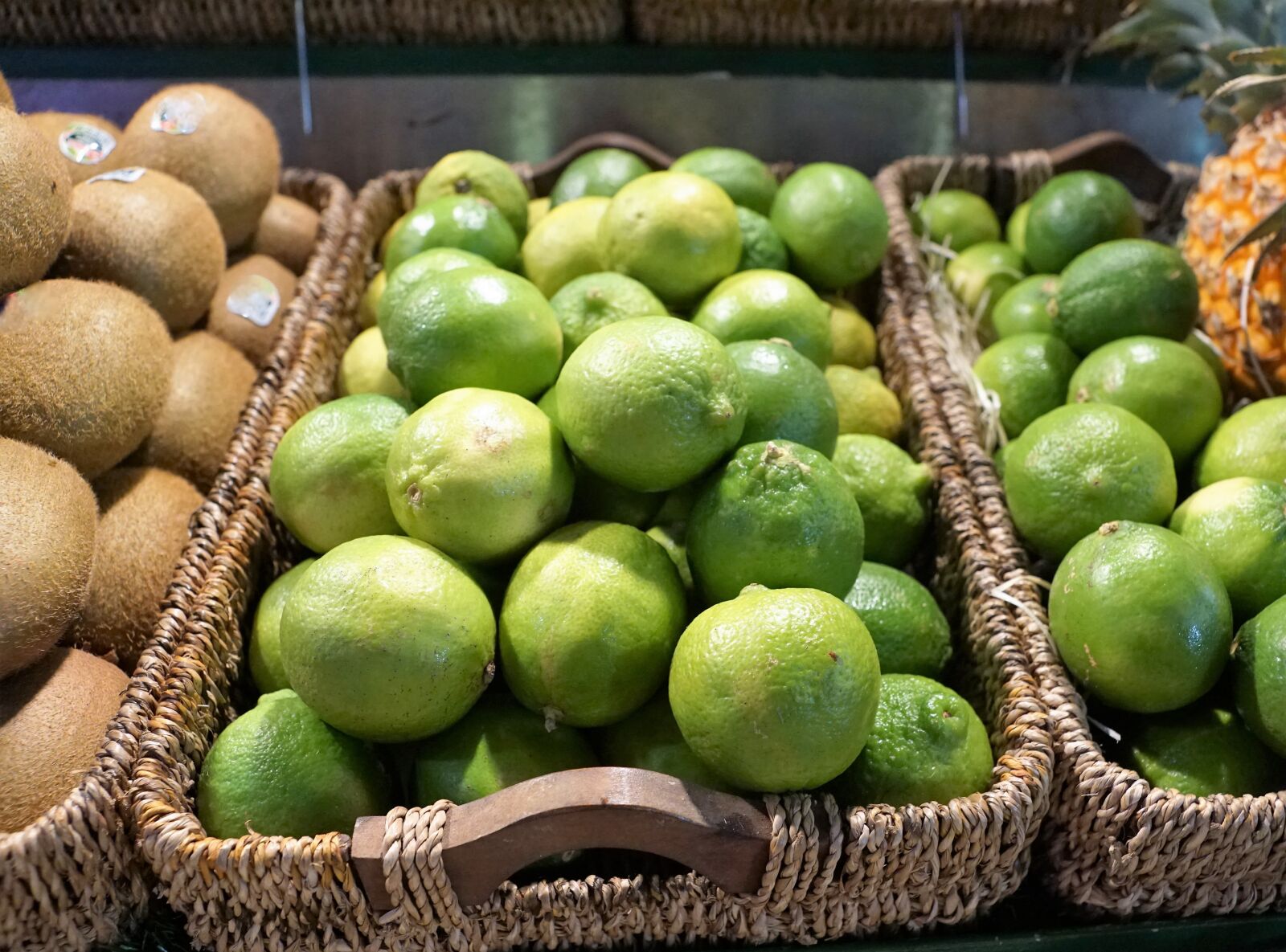 Sony ILCA-77M2 + Sony DT 16-50mm F2.8 SSM sample photo. Lime, market, vitamin photography
