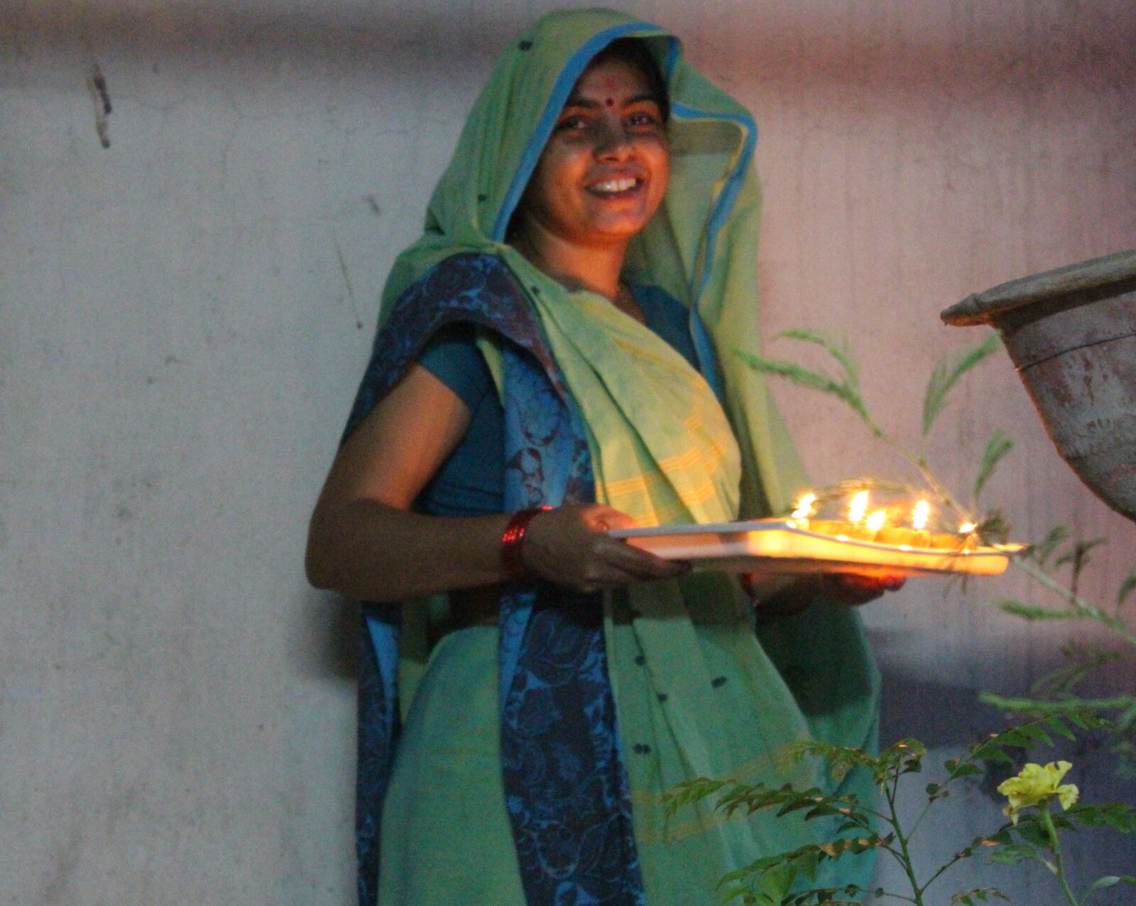 Canon EOS 700D (EOS Rebel T5i / EOS Kiss X7i) sample photo. Beautiful, woman, deepavali, diwali photography