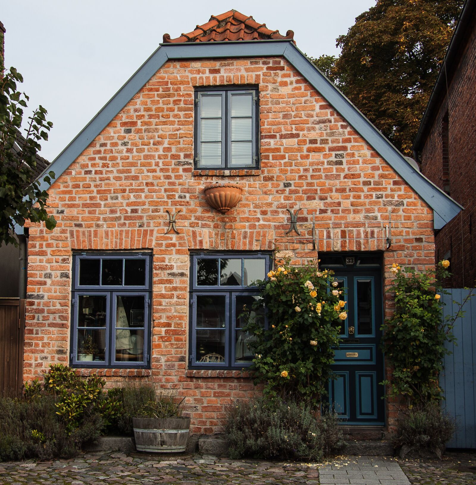Canon EF-S 17-85mm F4-5.6 IS USM sample photo. House, stone built house photography