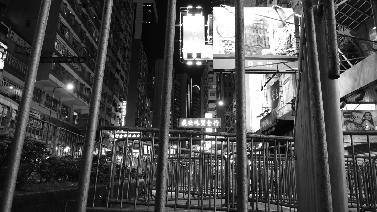 Nikon Coolpix P510 sample photo. Hong kong, night, mono photography