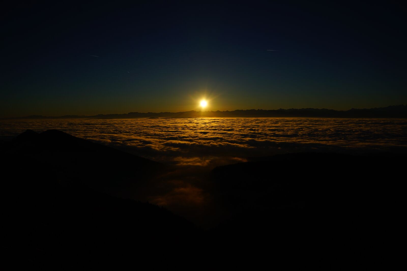 Sony a7R II + Sony FE 24-240mm F3.5-6.3 OSS sample photo. Sunrise, selva marine, clouds photography