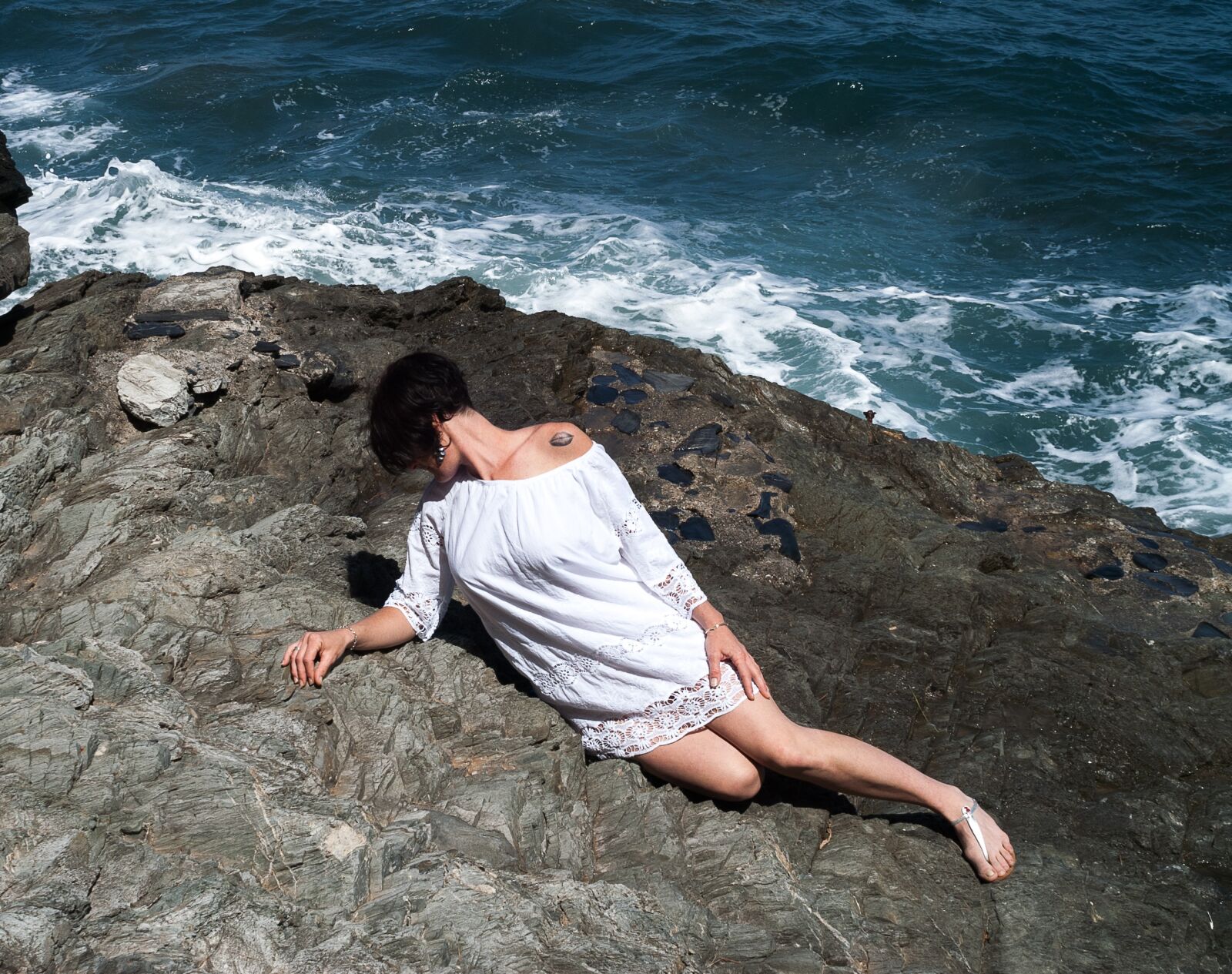 KONICA MINOLTA DYNAX 7D sample photo. Woman, summer, rock photography