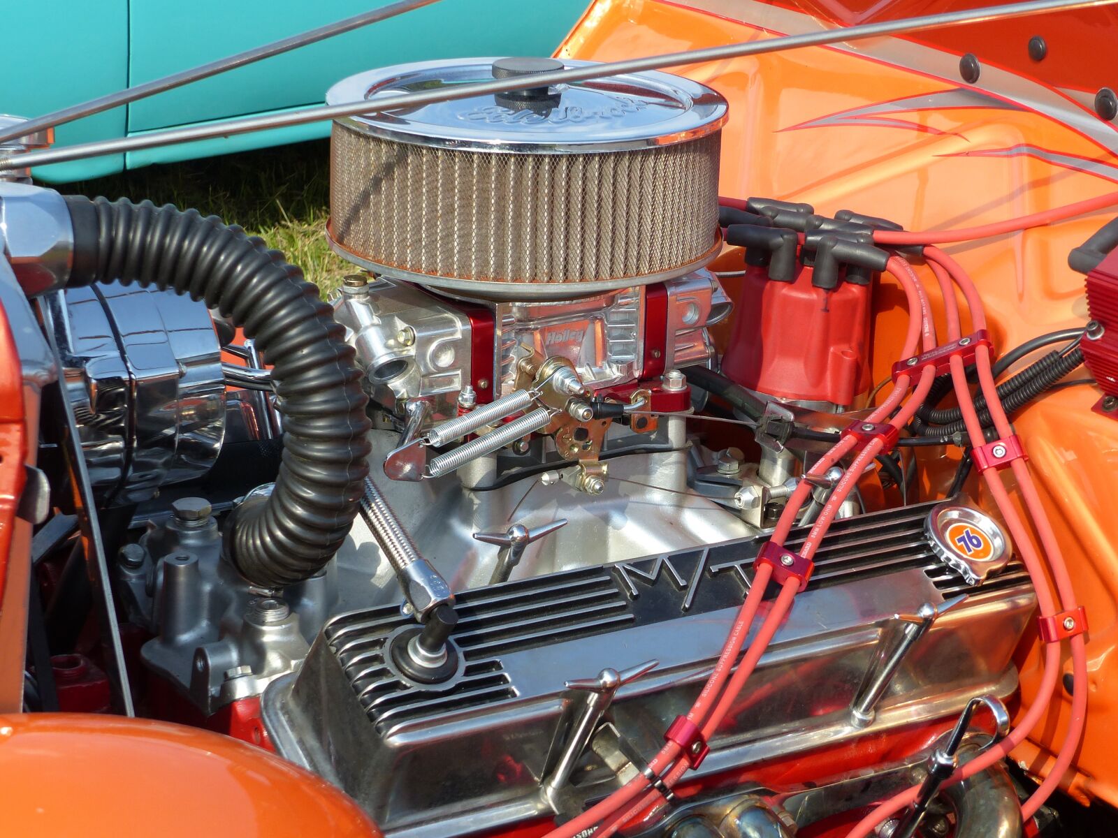 Panasonic Lumix DMC-FZ200 sample photo. Motor, car, colors photography