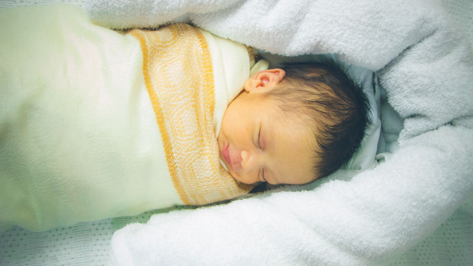 Canon EOS 70D + Canon EF 50mm F1.8 STM sample photo. Newborn, baby, family photography