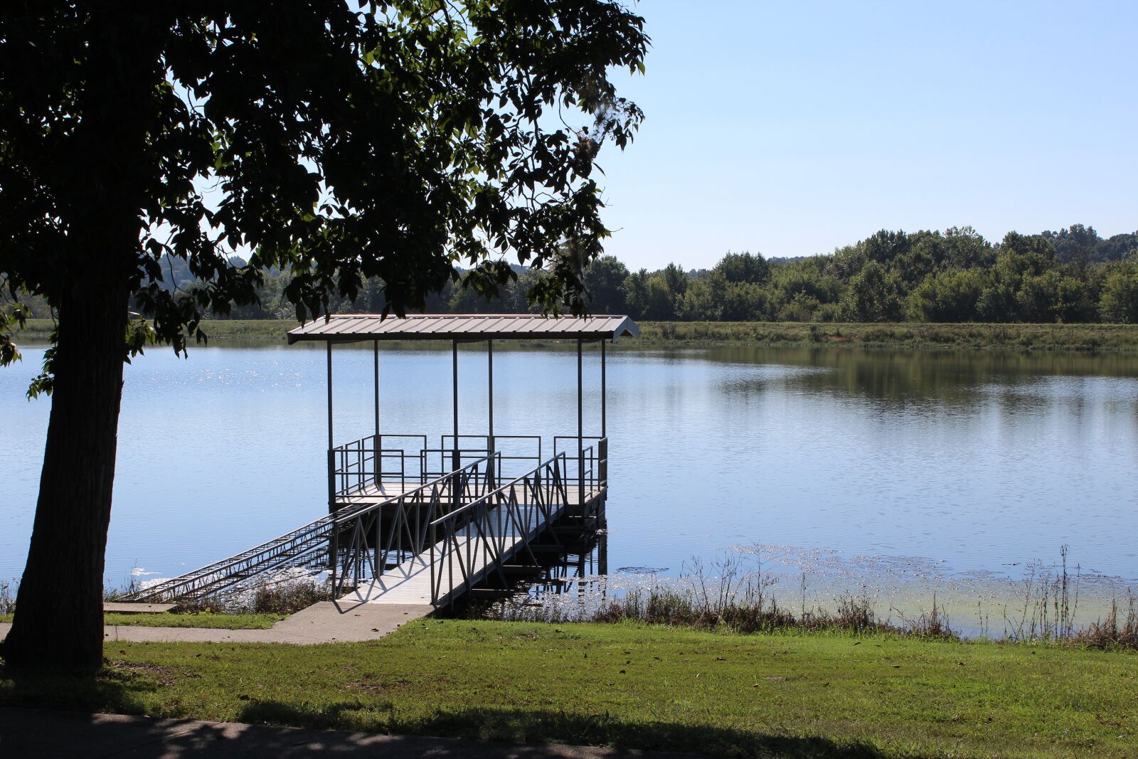Canon EOS 1200D (EOS Rebel T5 / EOS Kiss X70 / EOS Hi) sample photo. Boat dock, lake, water photography