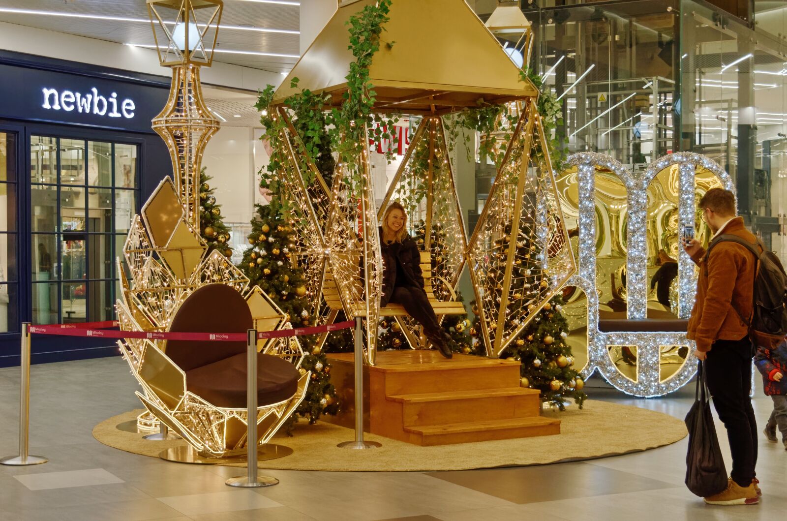Nikon D5100 sample photo. The scenery, ornaments, lights photography