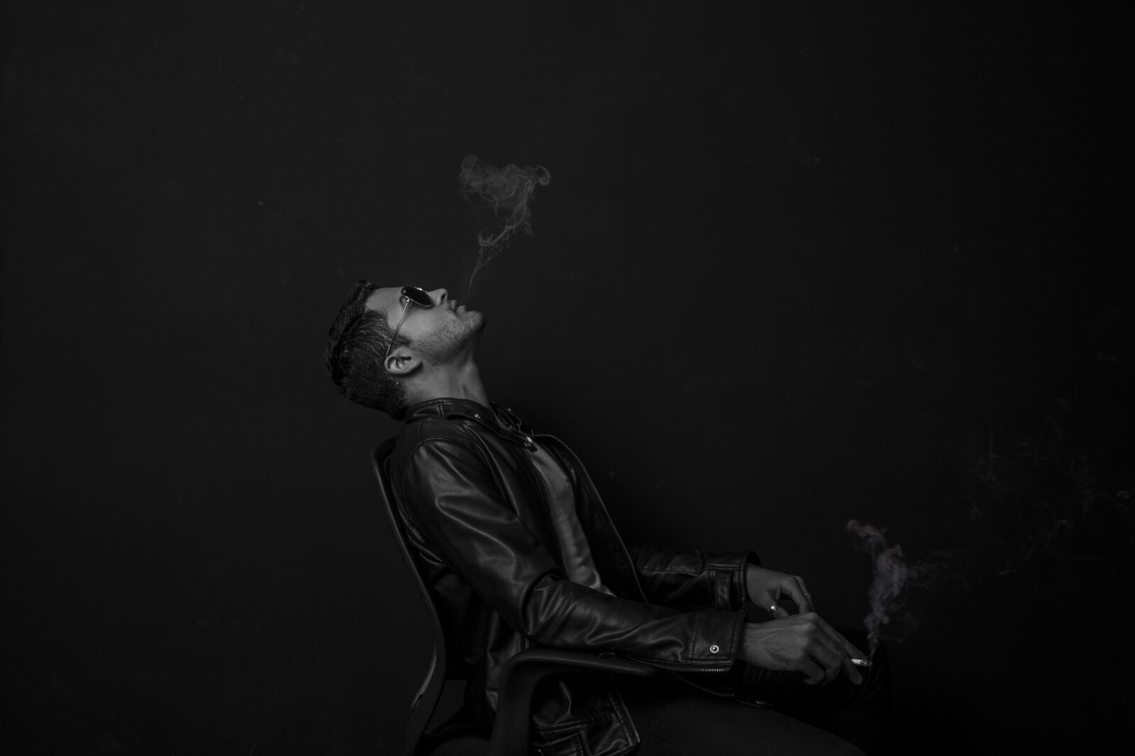 Canon EOS 60D + Canon EF-S 24mm F2.8 STM sample photo. Man, person, smoke photography