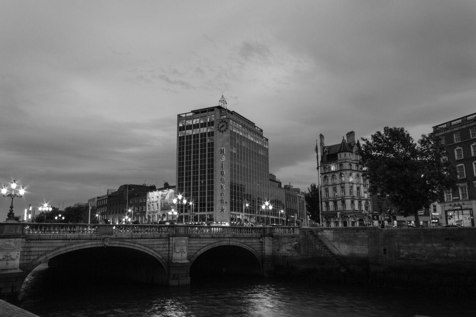 Canon EOS 600D (Rebel EOS T3i / EOS Kiss X5) sample photo. Ireland, dublin, architecture photography