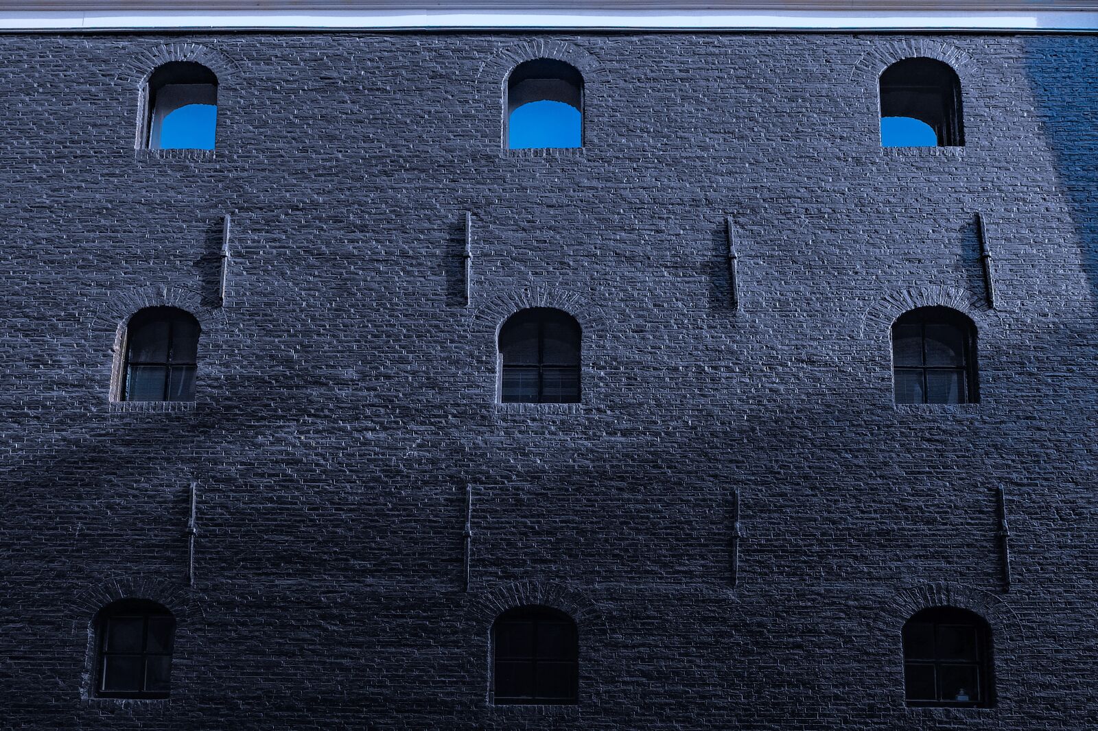 Fujifilm X30 sample photo. Building, facade, abstract photography