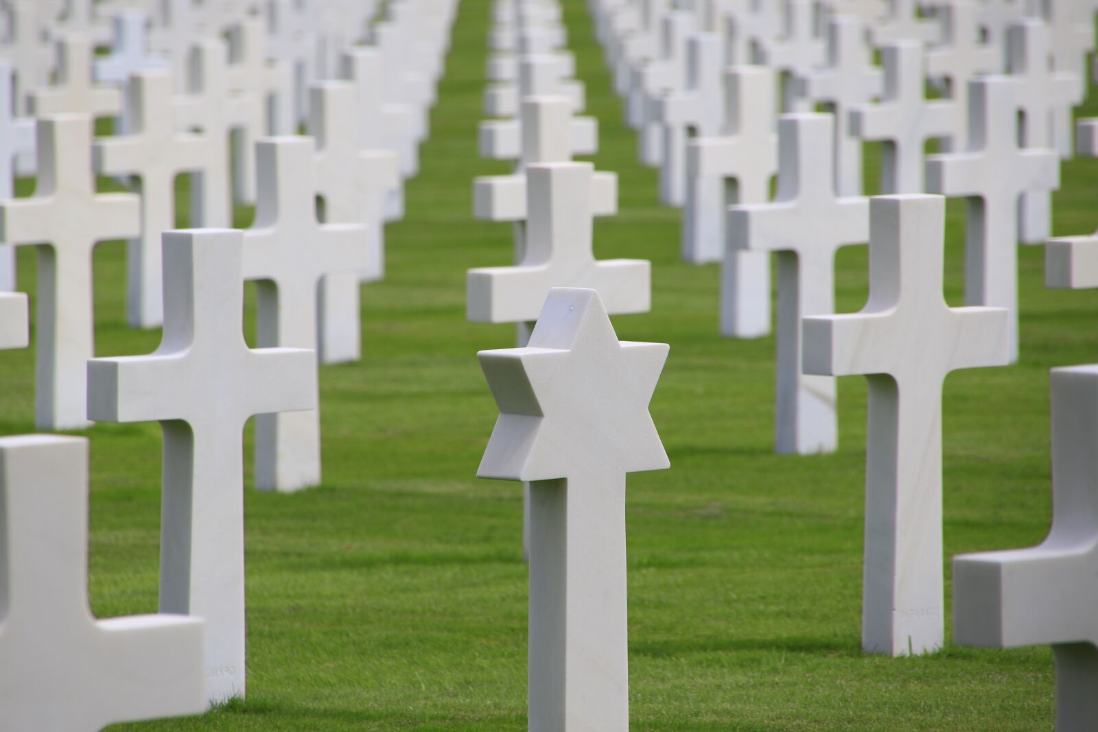 Canon EOS 7D Mark II sample photo. Milt rfriedhof, war graves photography