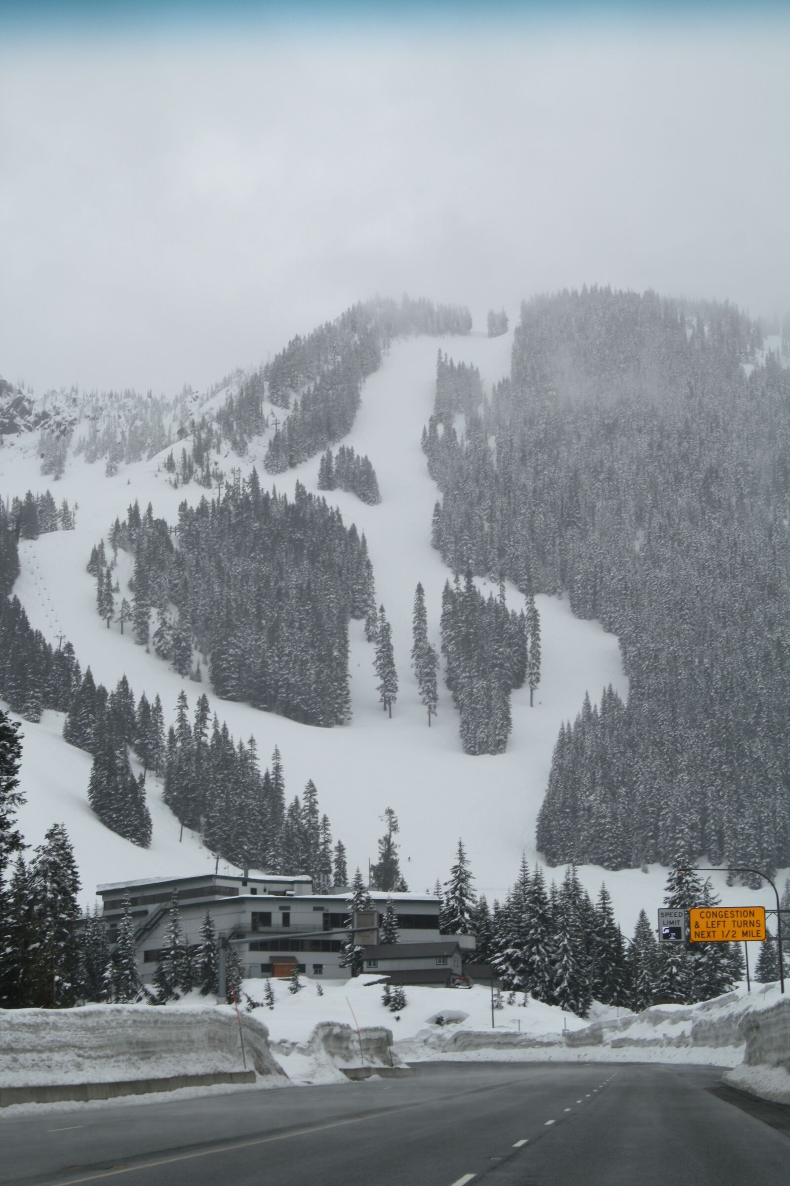 Canon EOS 1000D (EOS Digital Rebel XS / EOS Kiss F) sample photo. Mountain, snow, ski resort photography