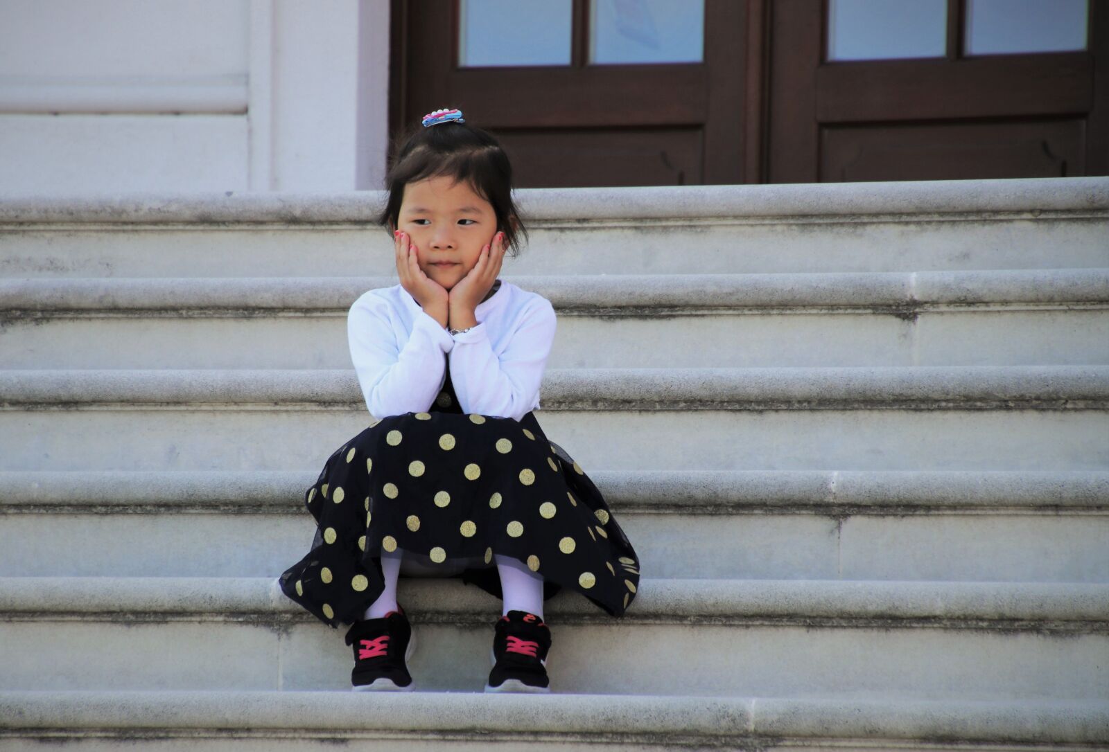 Canon EOS 80D sample photo. Childhood, little girl, stairs photography