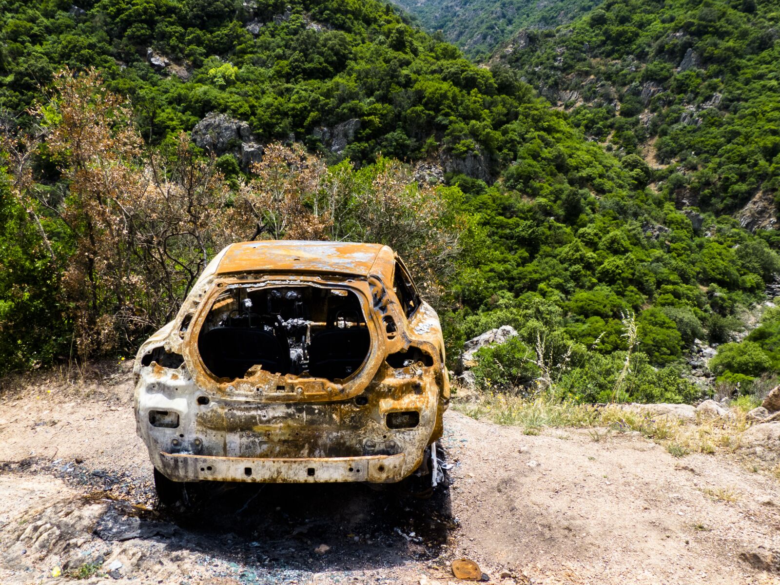 Panasonic Lumix DMC-FZ150 sample photo. Wreck, burned out, environmental photography