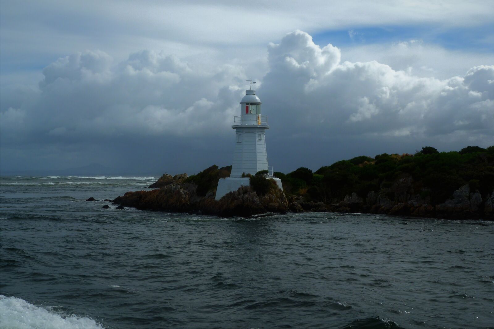 Panasonic Lumix DMC-FZ40 (Lumix DMC-FZ45) sample photo. Macquarie harbour, tasmania, lighthouse photography