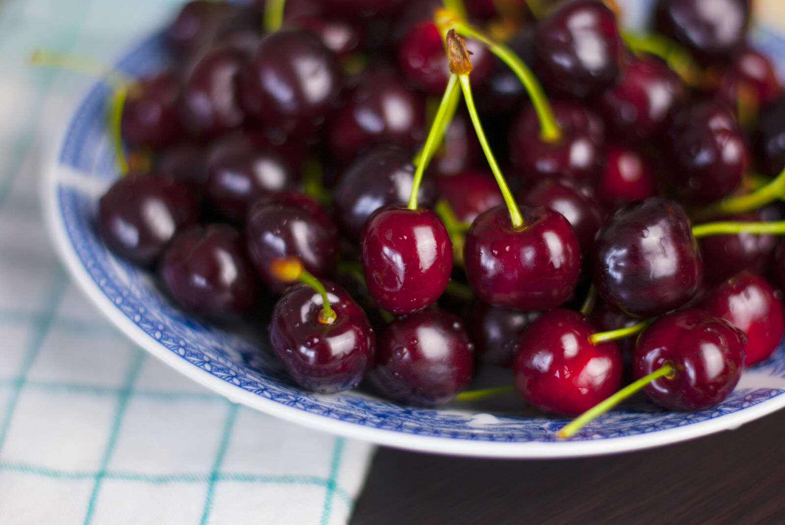 Nikon D60 + Nikon AF-S Nikkor 50mm F1.4G sample photo. Cherries, food, fruits photography