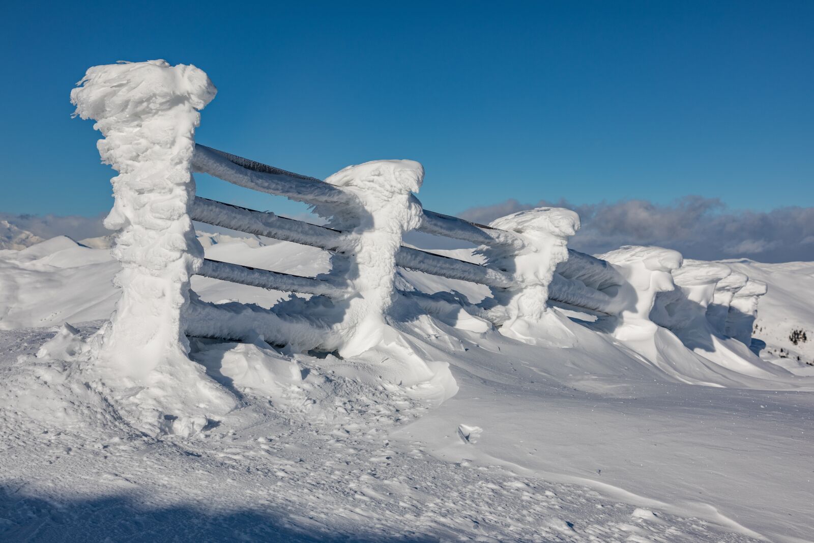 Canon EOS 5D Mark IV sample photo. Wind, snow, drift photography