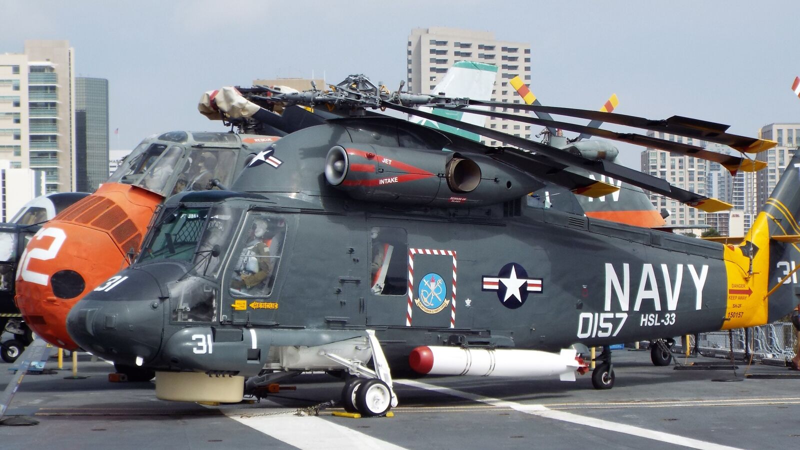 Fujifilm FinePix S9900W S9950W sample photo. Navy, helicopter, war photography