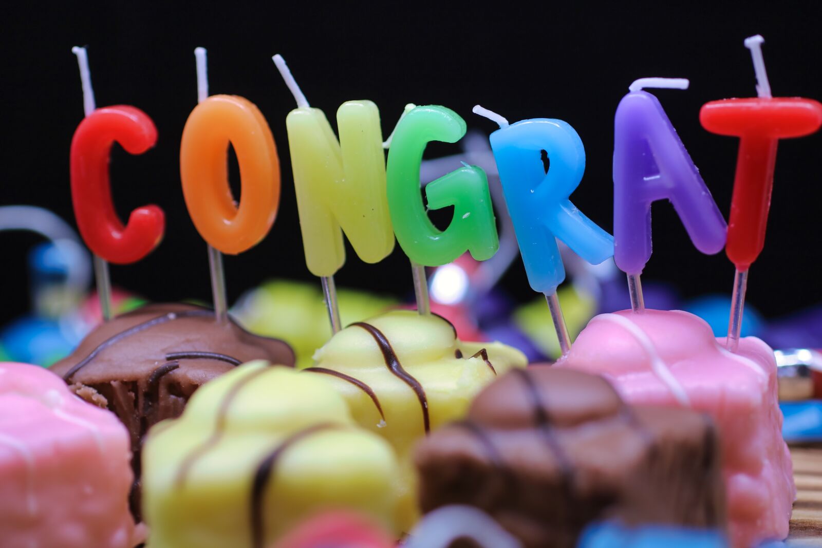 Canon EOS 750D (EOS Rebel T6i / EOS Kiss X8i) sample photo. Cakes, pink cake, party photography