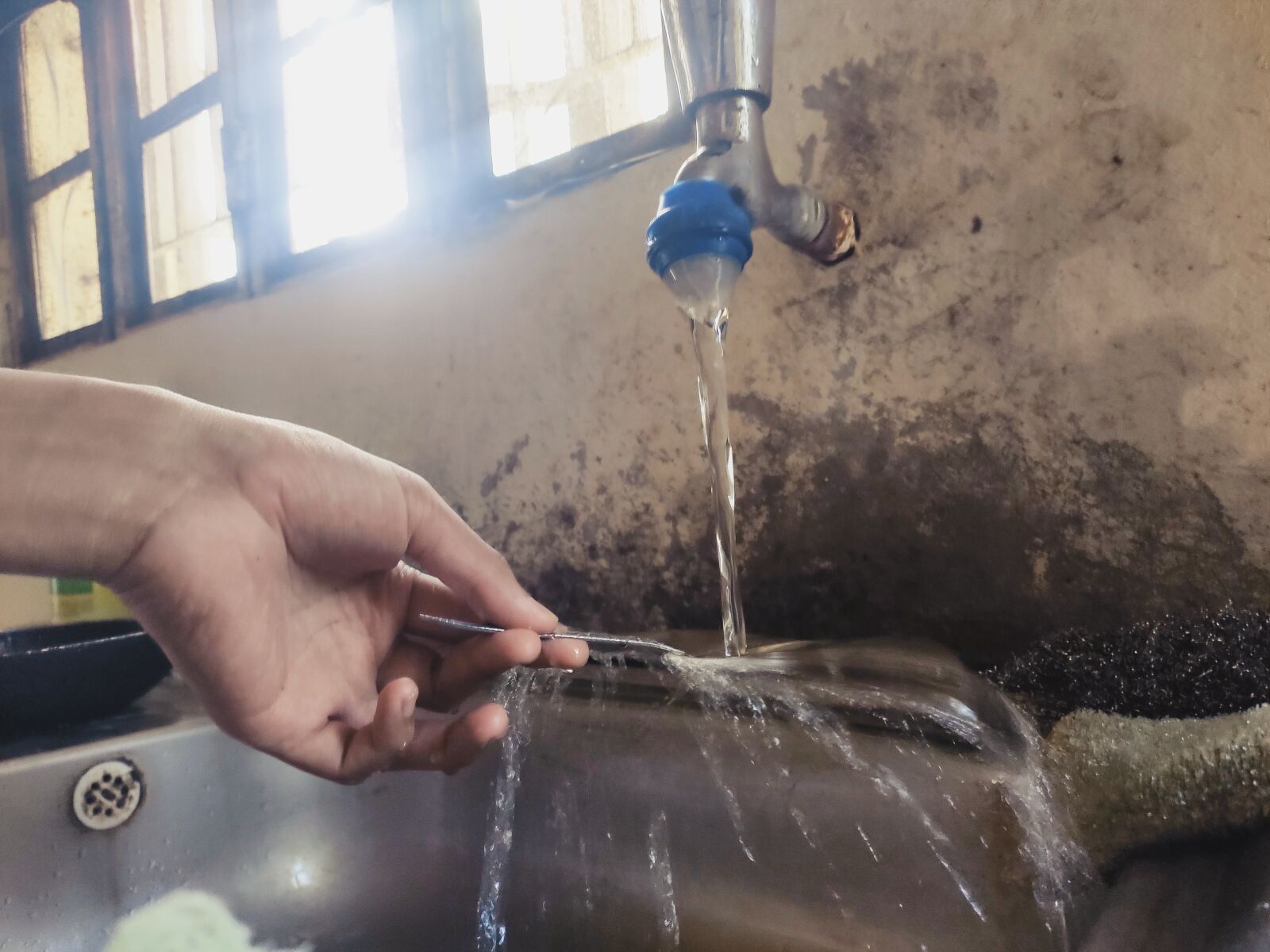 Xiaomi Redmi Note 7 Pro sample photo. Water, hand, spoon photography