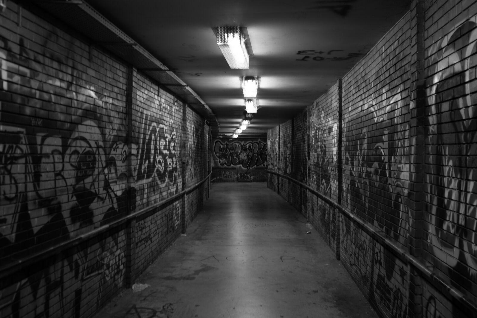 Canon EF-M 15-45mm F3.5-6.3 IS STM sample photo. Black and white, bnw photography