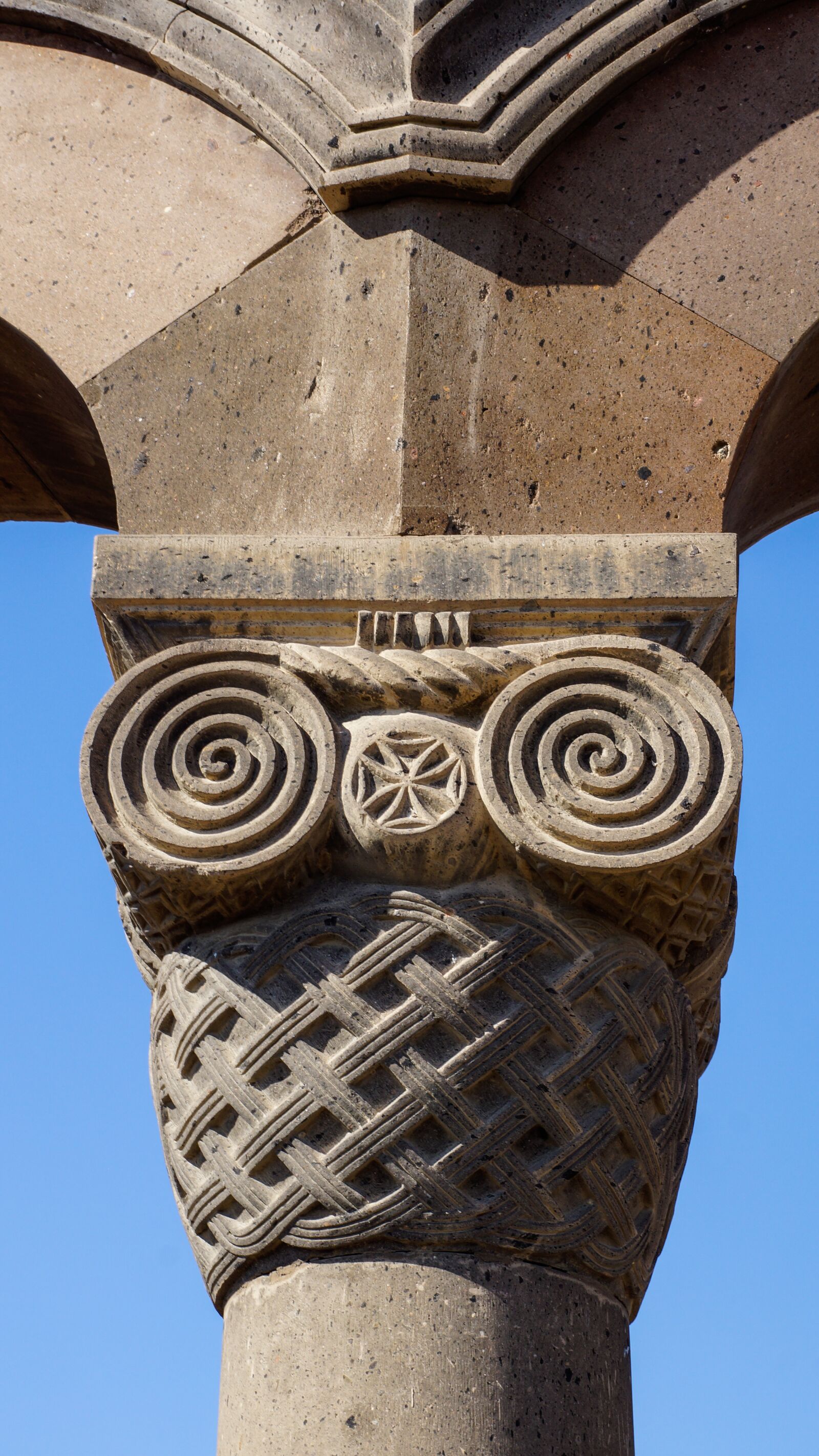 Sony DT 18-135mm F3.5-5.6 SAM sample photo. Column, ornament, capital photography