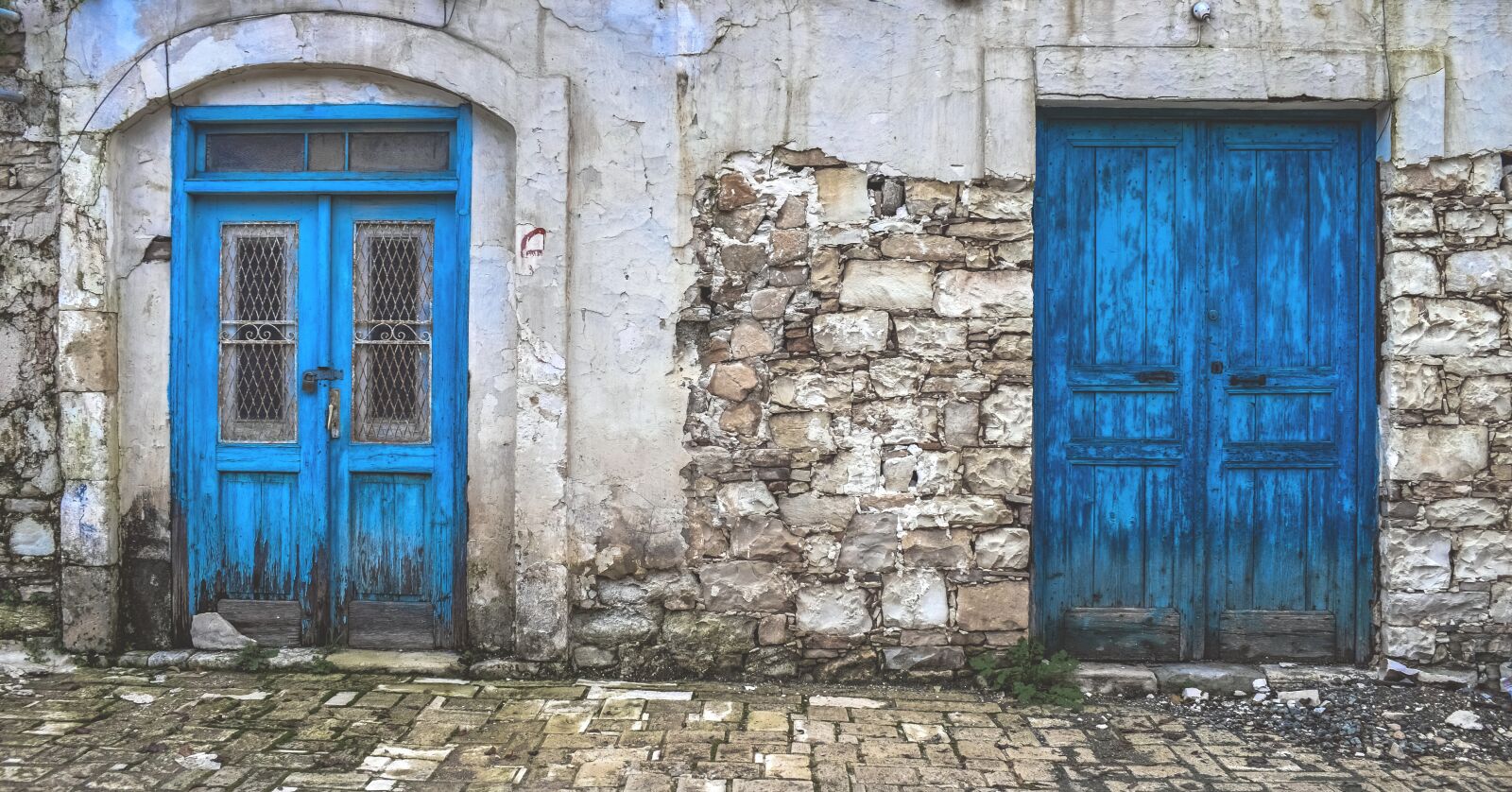 Nikon D3300 sample photo. Old house, doors, blue photography