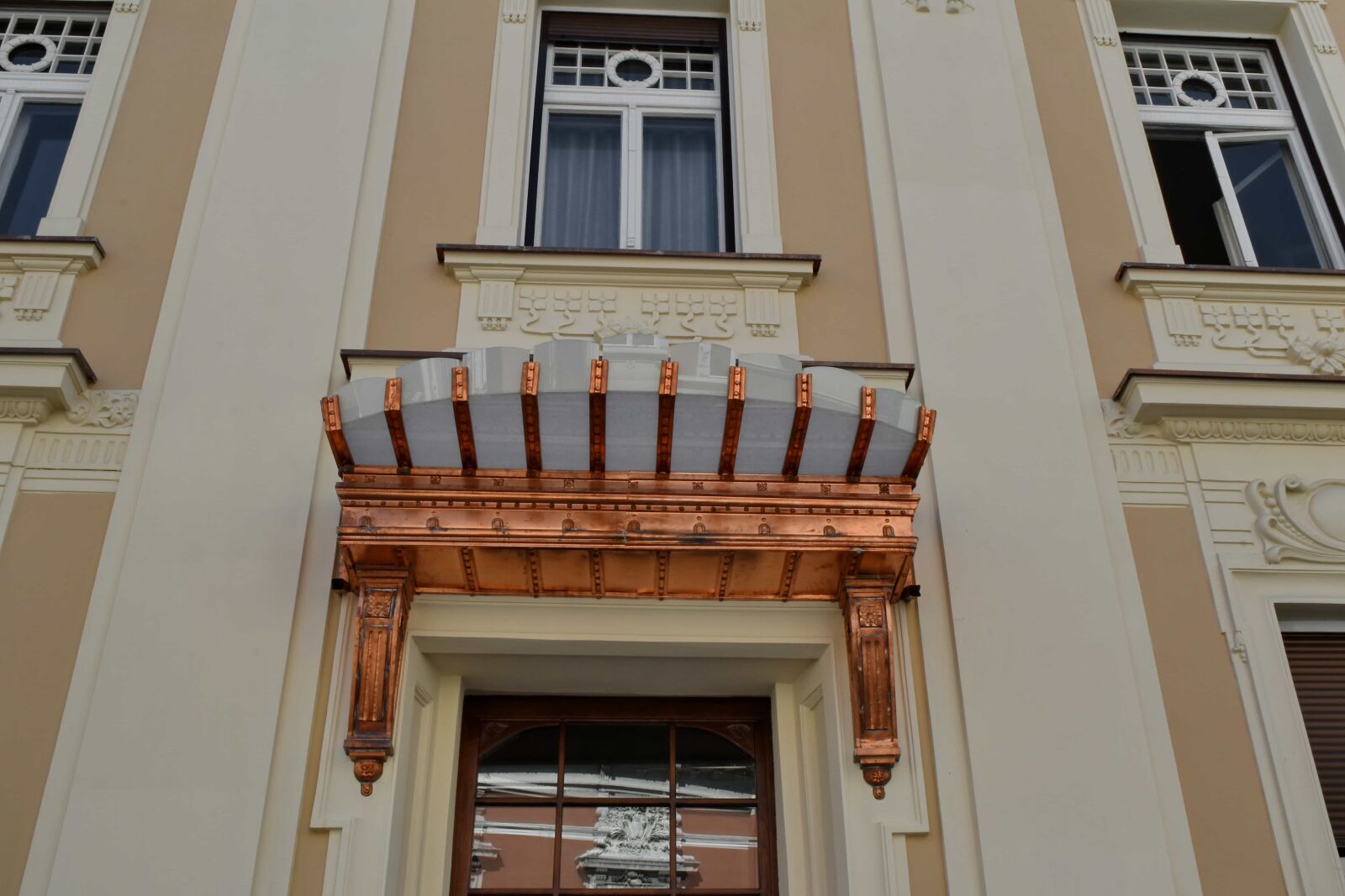 Nikon D5500 sample photo. Capital city, entrance, facade photography