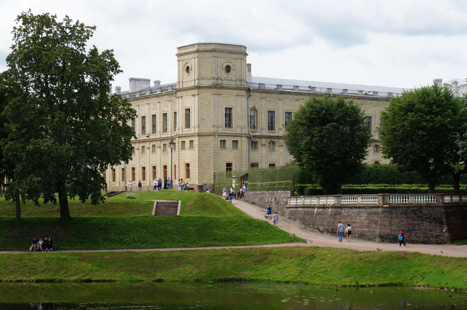 Sony Alpha NEX-F3 + Sony E 18-55mm F3.5-5.6 OSS sample photo. Great gatchina palace, landscape photography