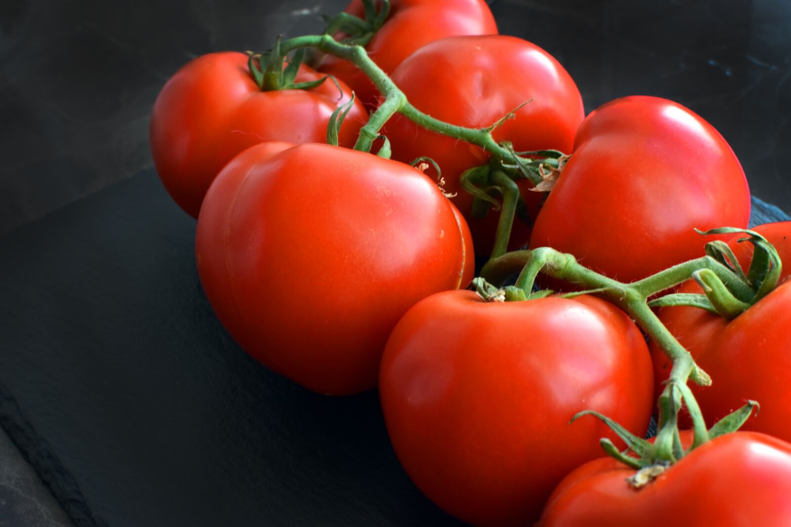 Nikon D3400 sample photo. Tomatoes, red tomatoes, fresh photography
