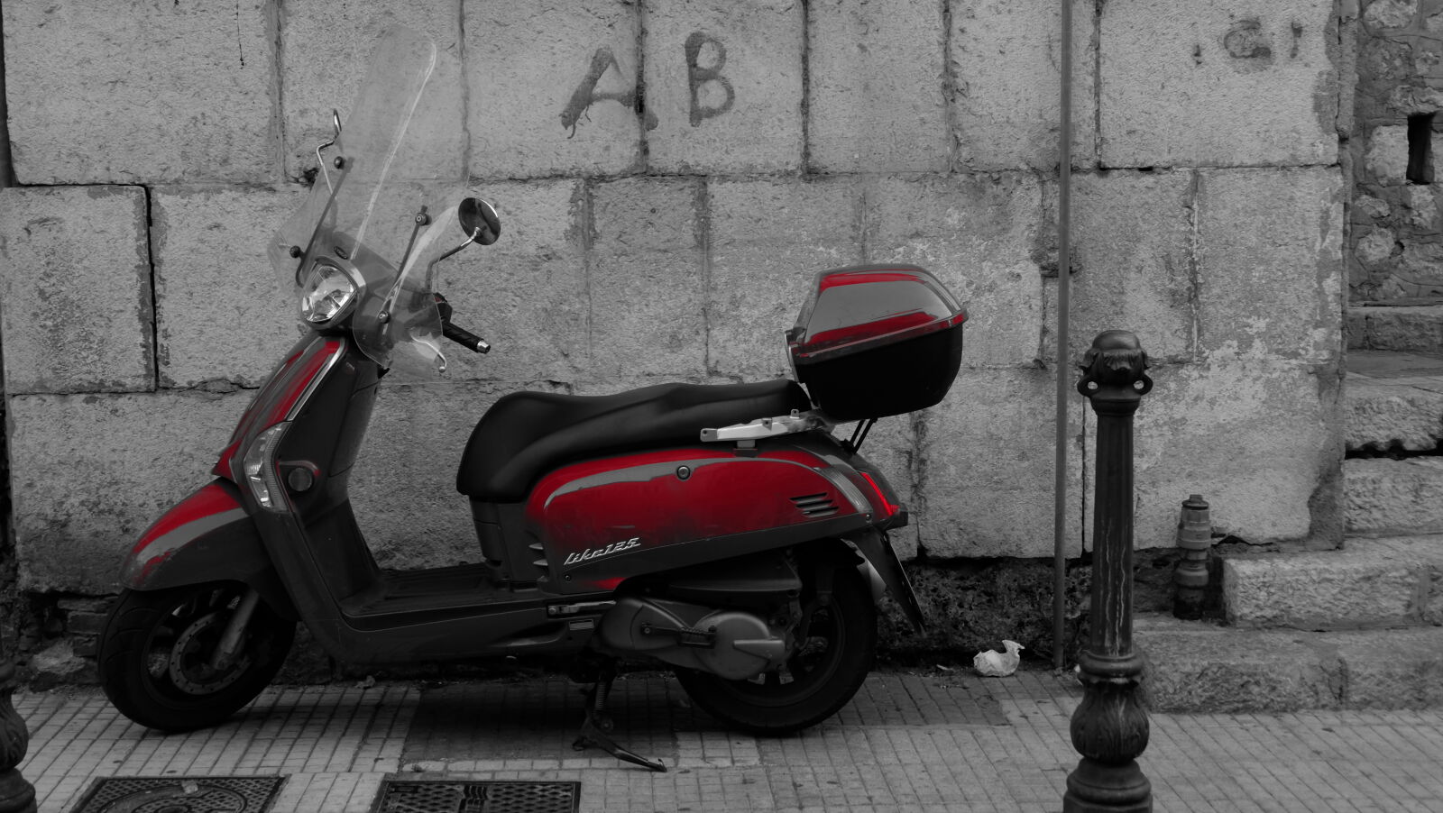 Fujifilm XC 16-50mm F3.5-5.6 OIS sample photo. Color, red, moped, red photography