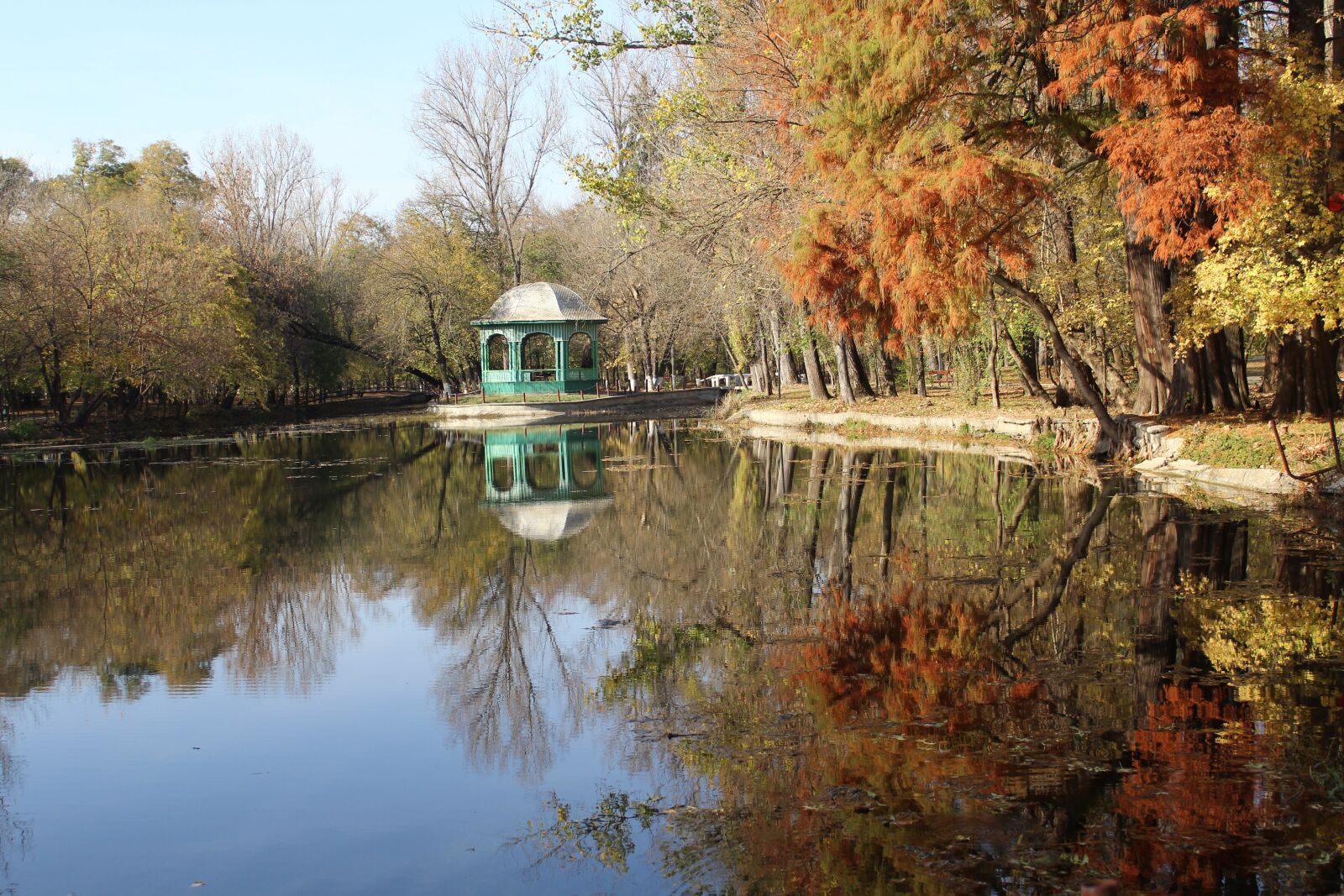Canon EOS 1200D (EOS Rebel T5 / EOS Kiss X70 / EOS Hi) sample photo. Autumn, water, nature photography