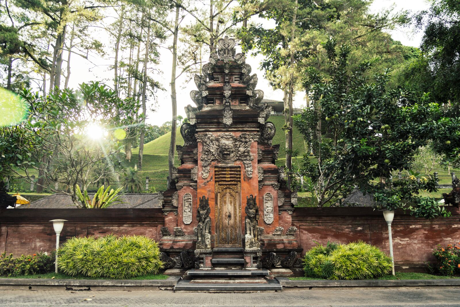 Sony FE 24-105mm F4 G OSS sample photo. Bali arquitecture, bali culture photography