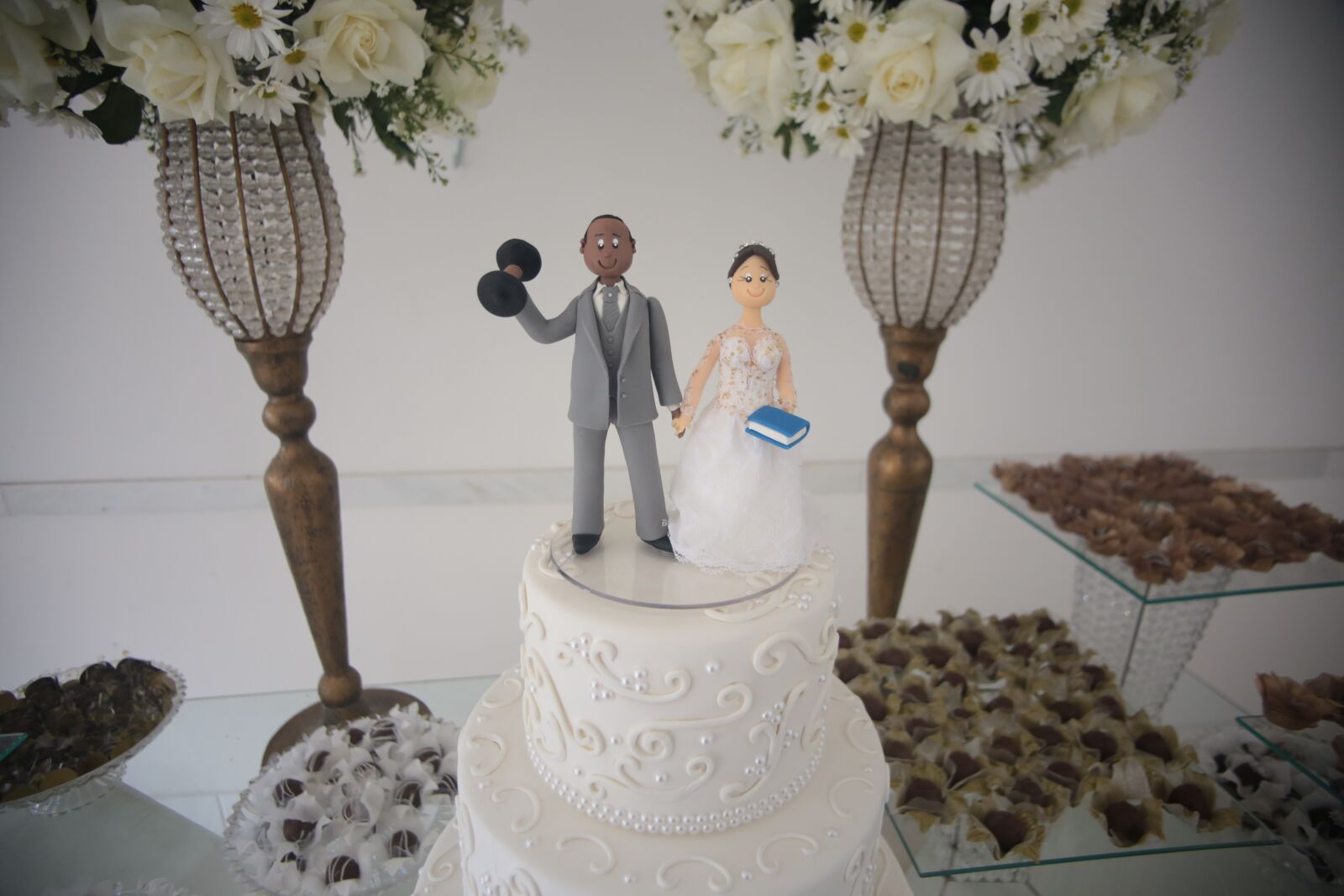 Canon EOS 6D sample photo. Cake, candy, party photography