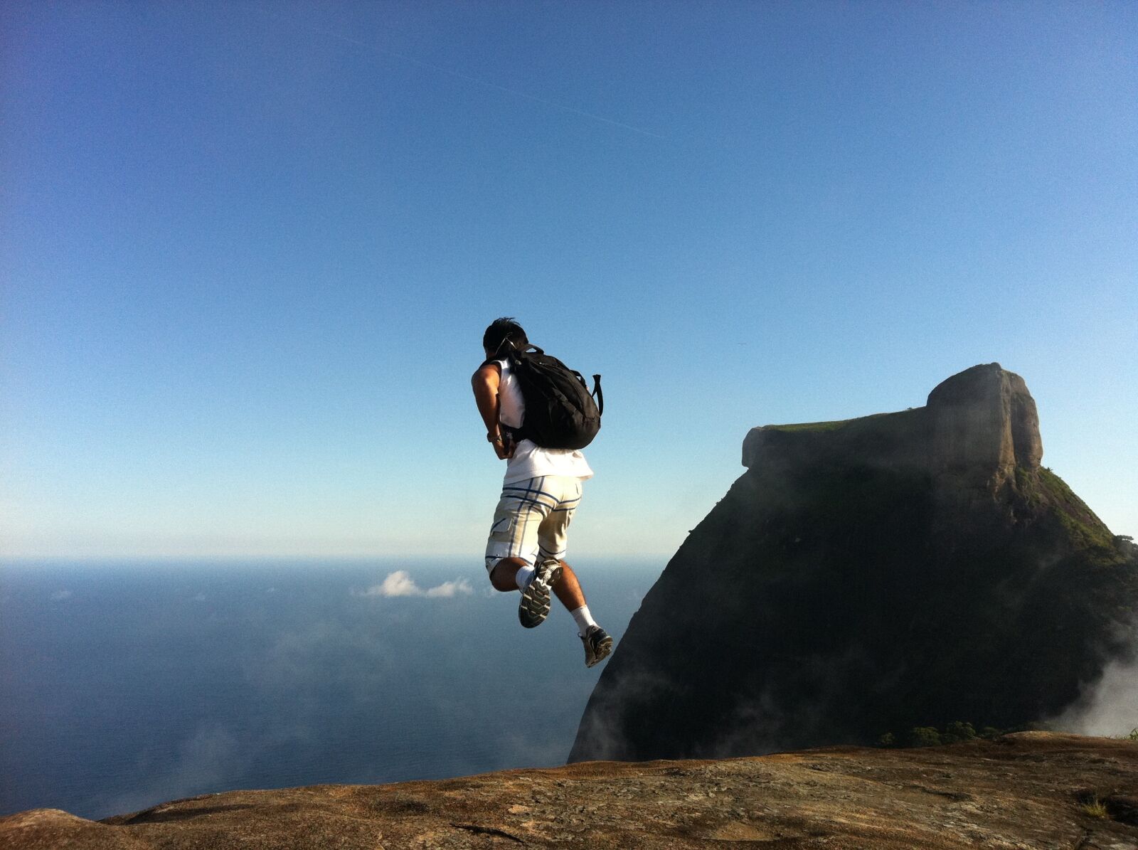 Apple iPhone 4 sample photo. Skydiving, pedra da g photography