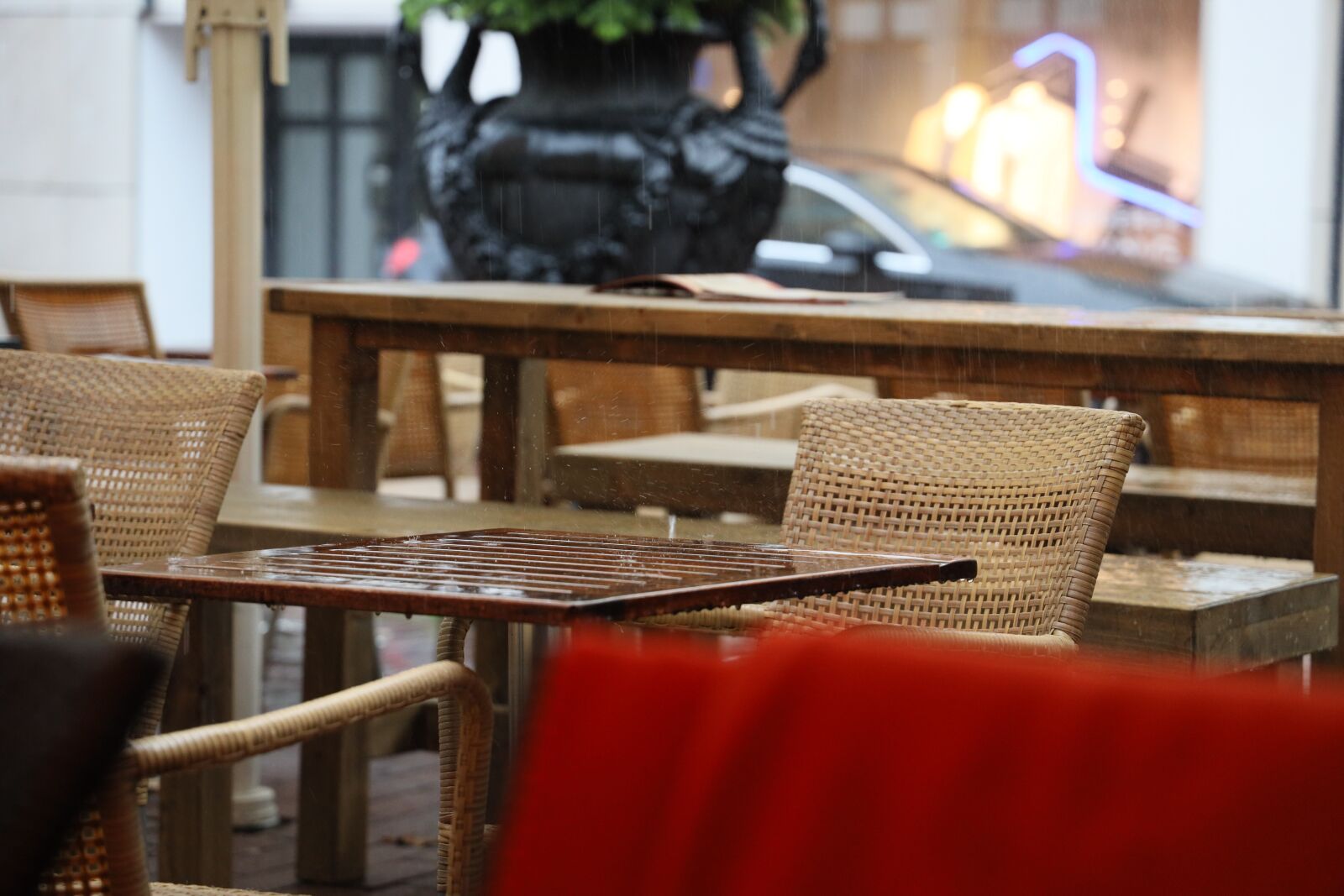 Canon RF 24-105mm F4L IS USM sample photo. Cafe, bar, restaurant photography