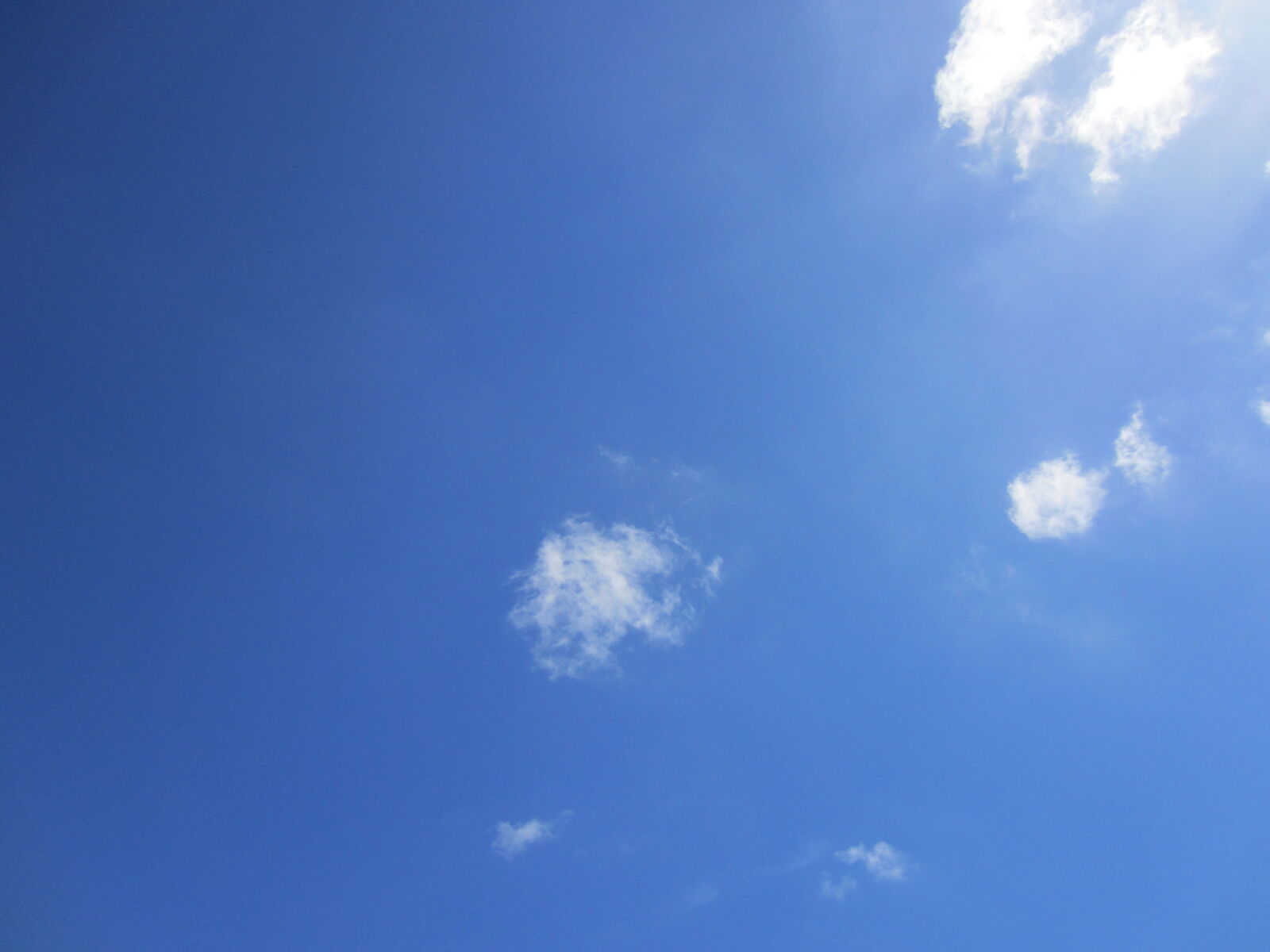 Canon PowerShot ELPH 300 HS (IXUS 220 HS / IXY 410F) sample photo. Blu, blue, celo, cloud photography