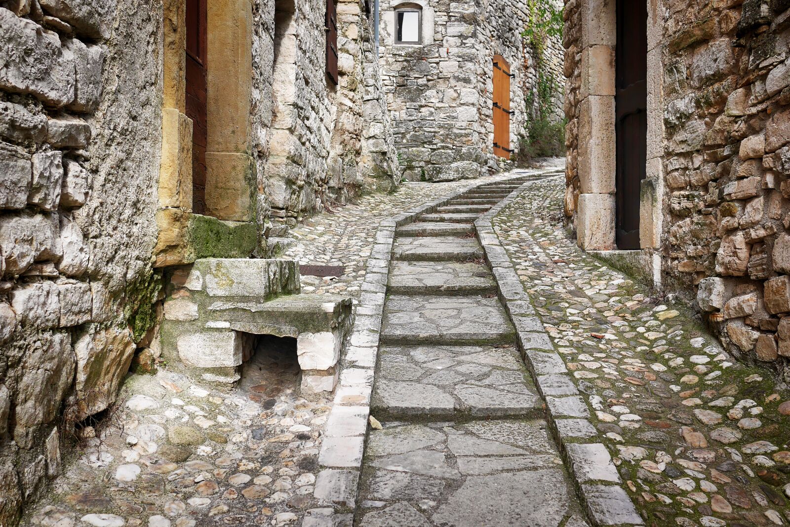 Panasonic Lumix DMC-GX7 sample photo. Stone, old, architecture photography
