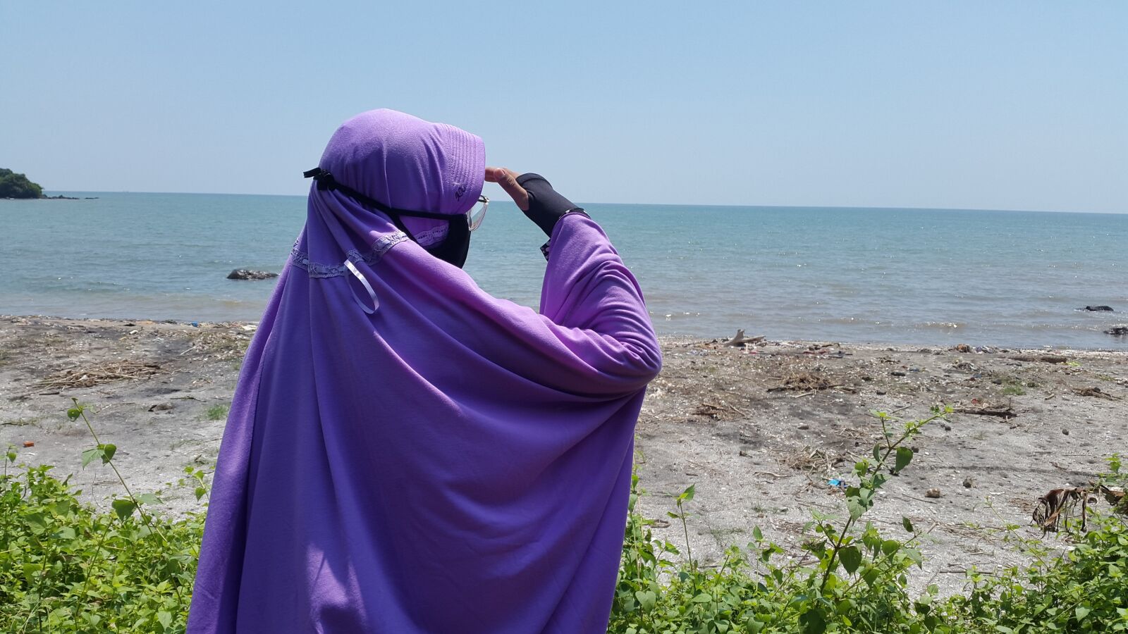 Samsung Galaxy S5 sample photo. Hijab, flat, muslim photography