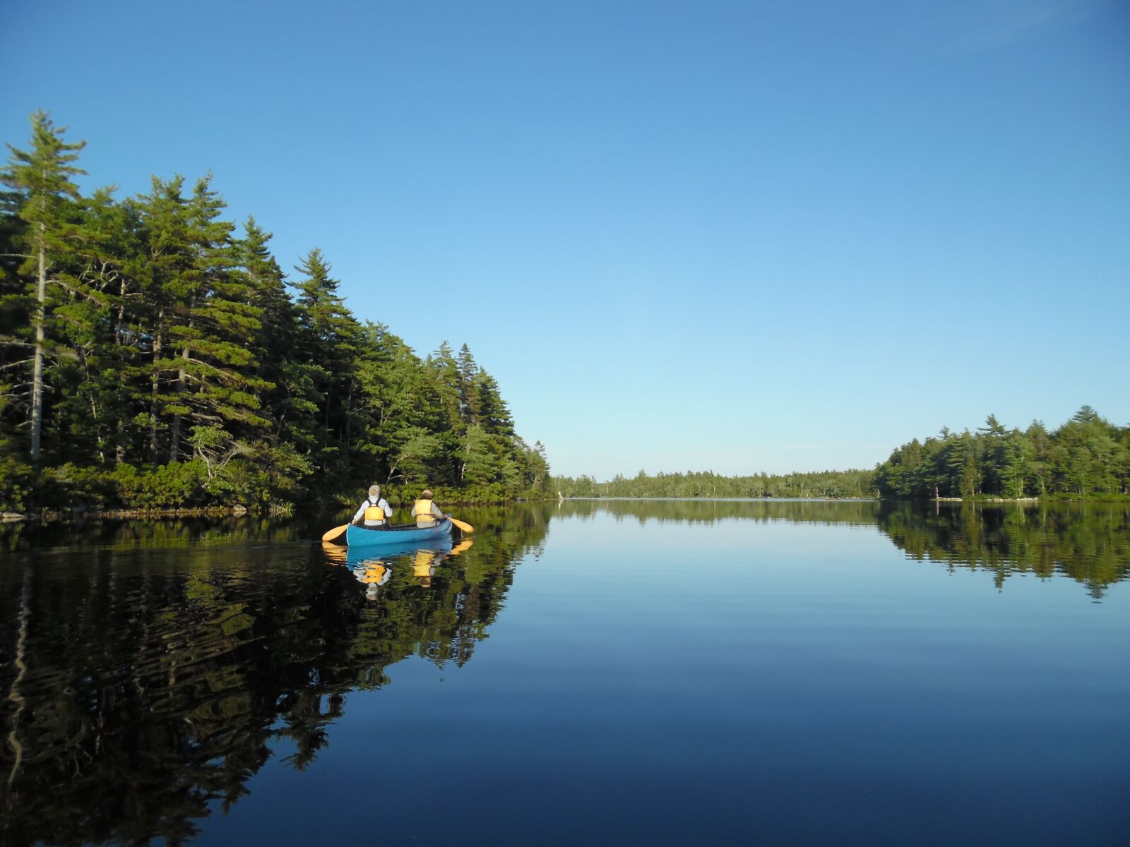 Samsung WB35F/WB36F/WB37F sample photo. Canoe, chalet, lake photography