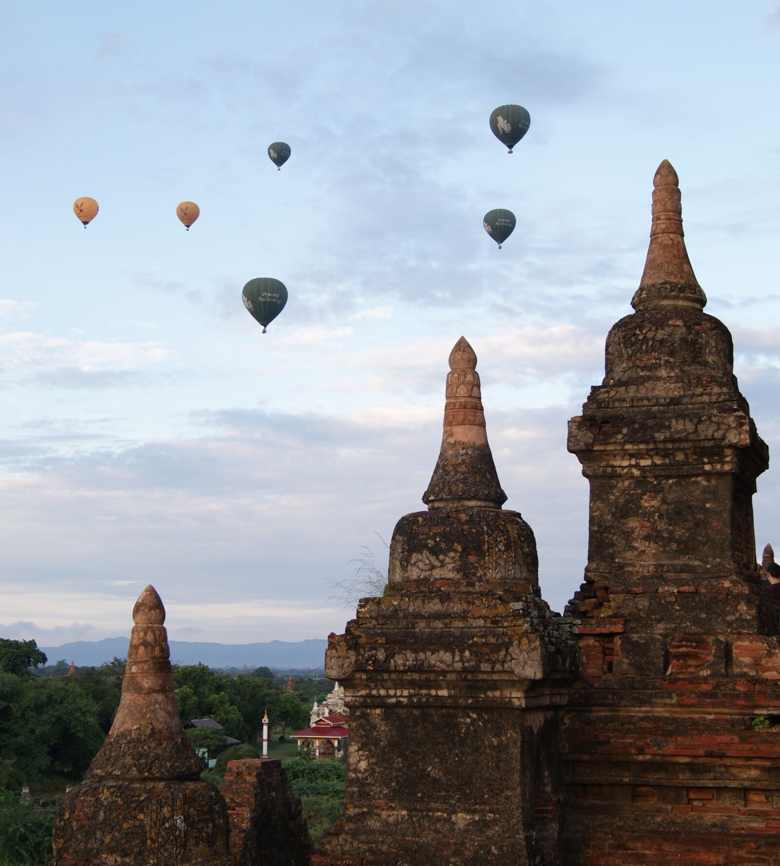 Sony Alpha DSLR-A230 sample photo. Temple, balloon, bagan photography