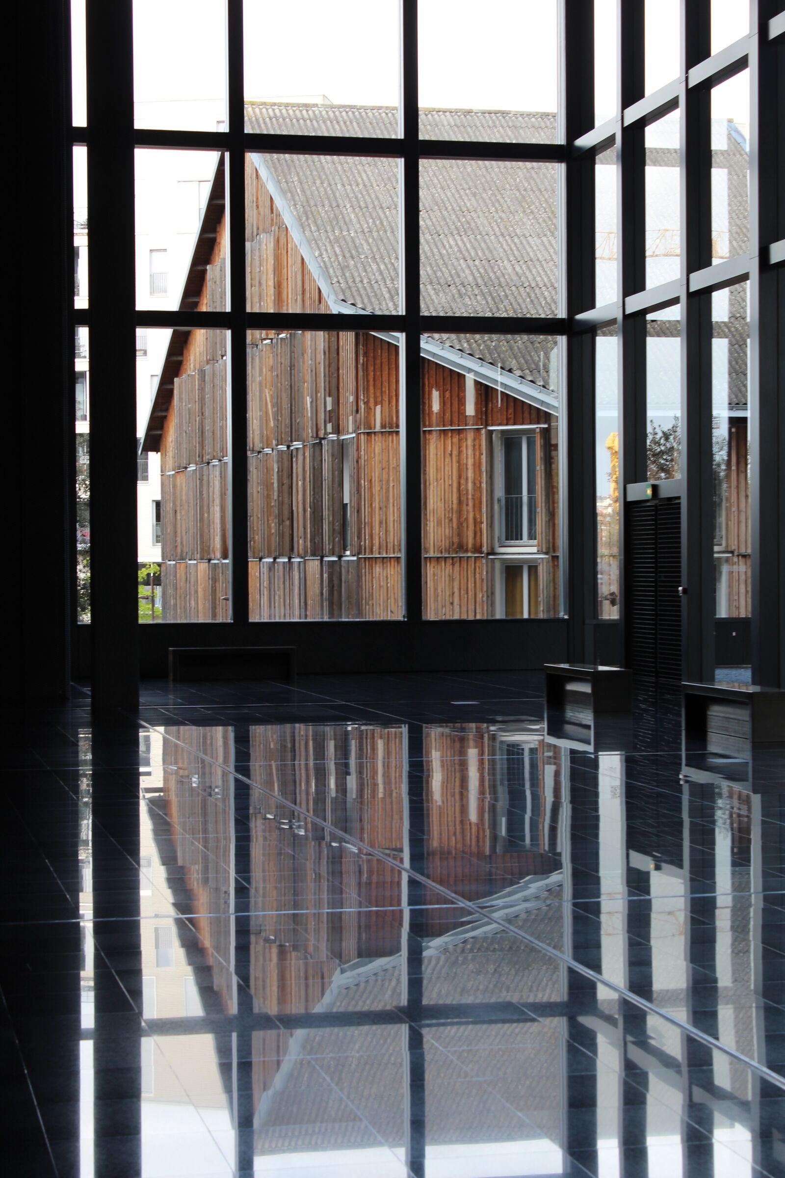 Canon EOS 1300D (EOS Rebel T6 / EOS Kiss X80) sample photo. Reflection, window, architecture photography